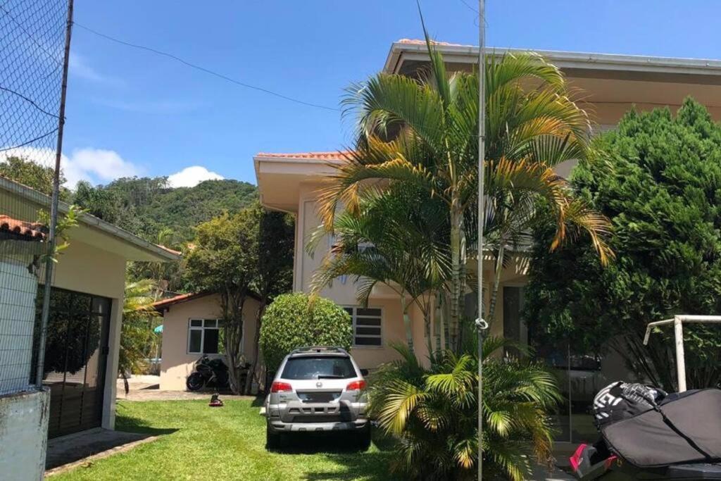 Paraíso com piscina para as férias em família