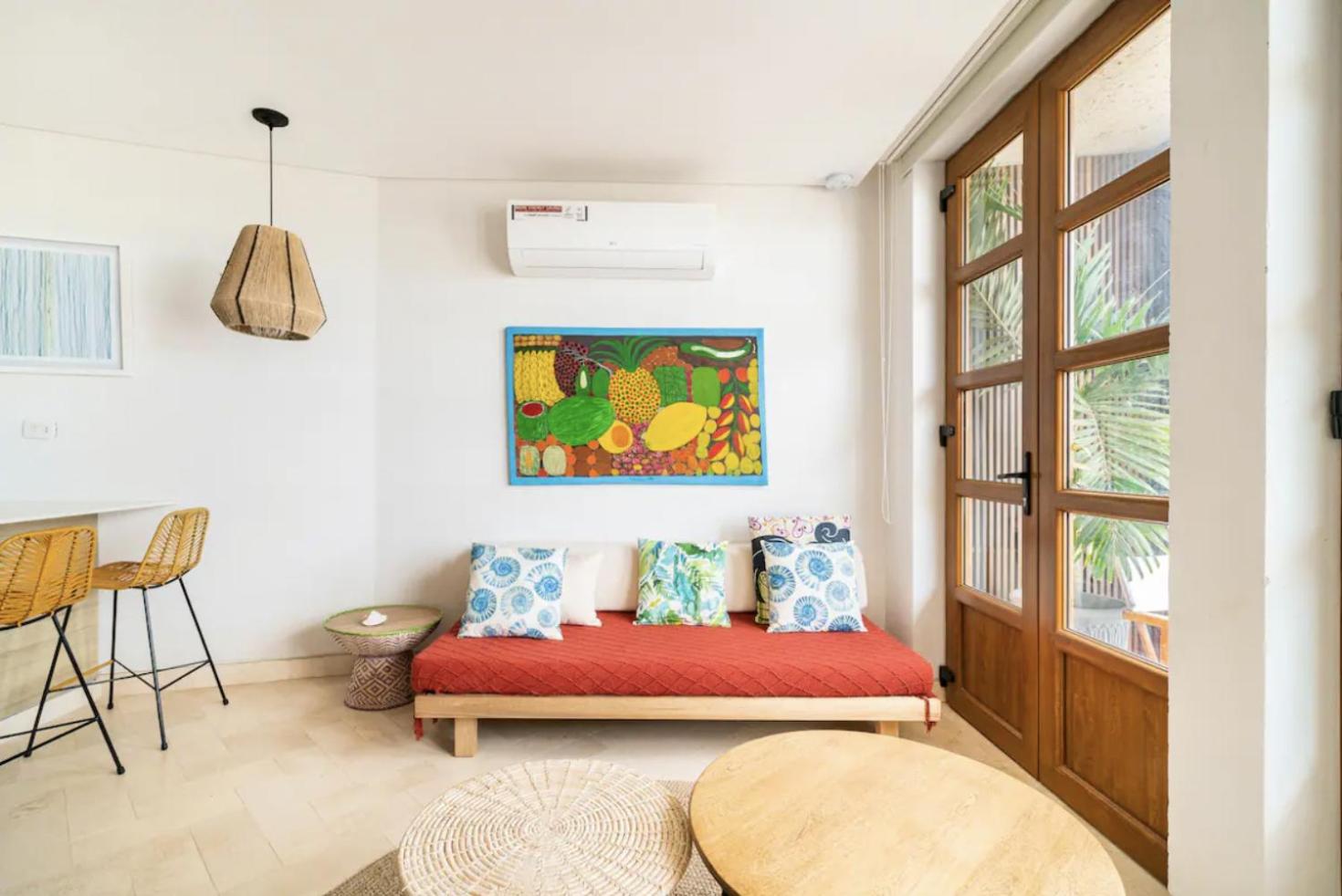 Sunny new apt in the Old City