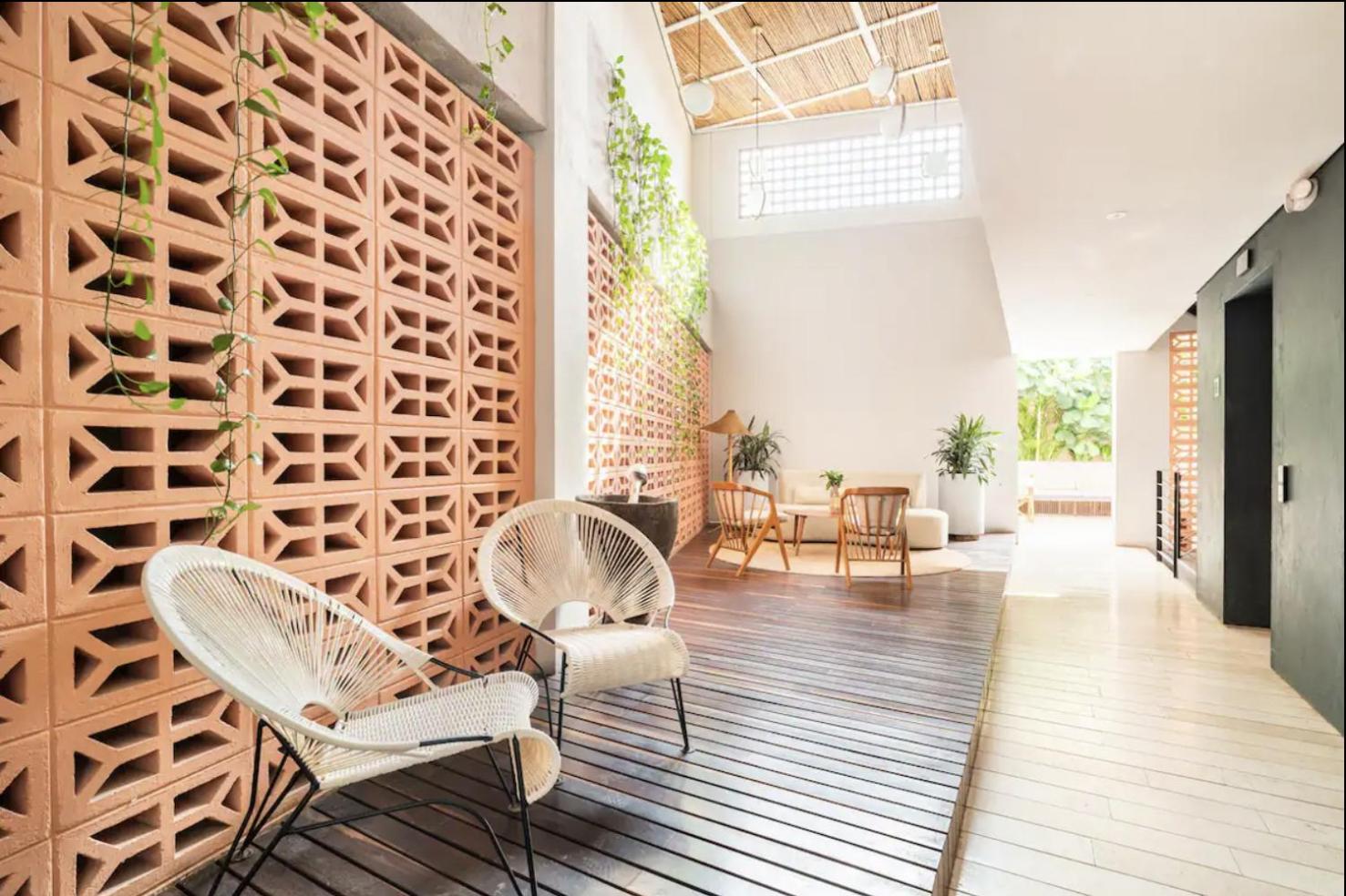 Sunny new apt in the Old City