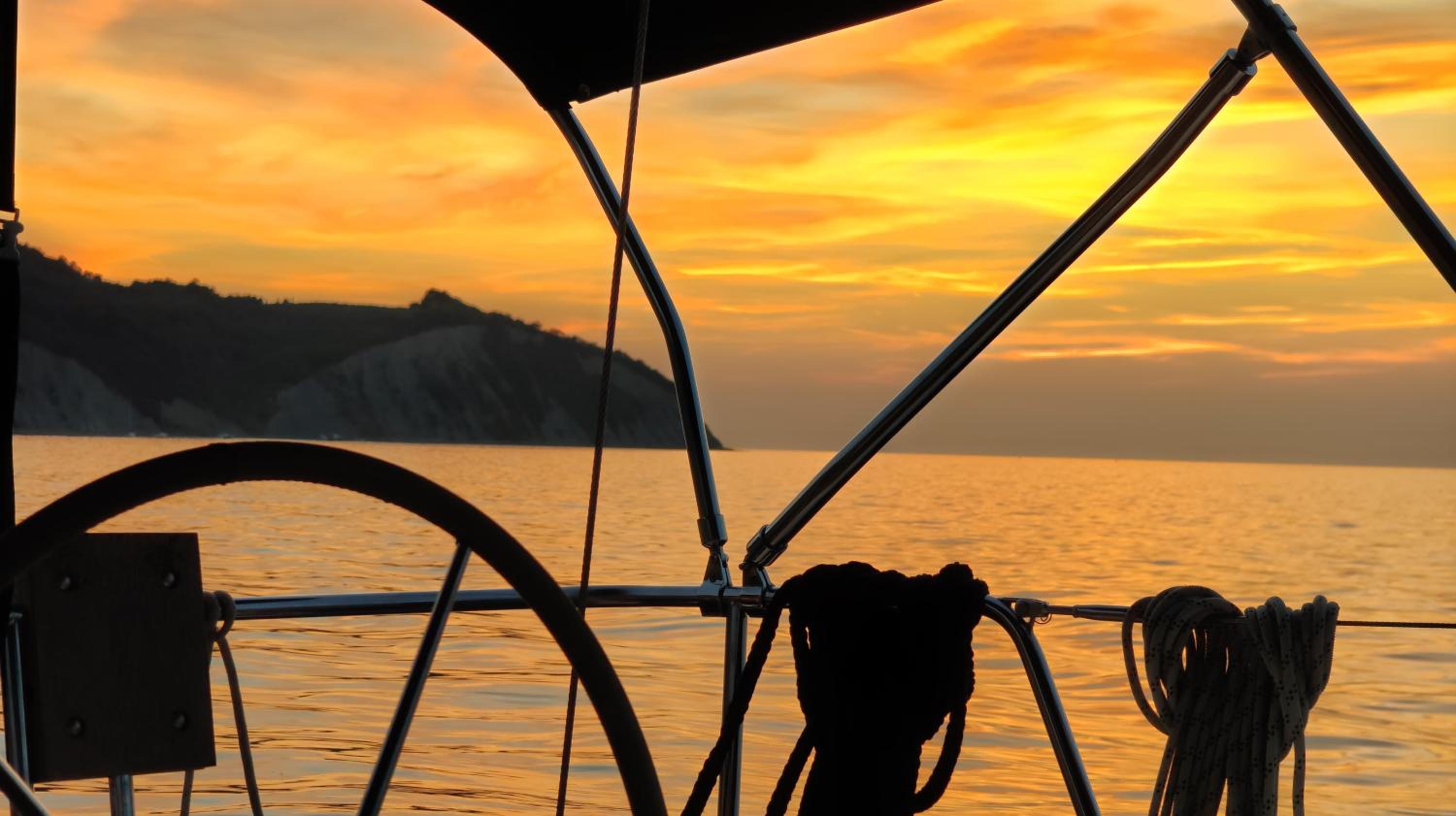 Bavaria C42 view 3
