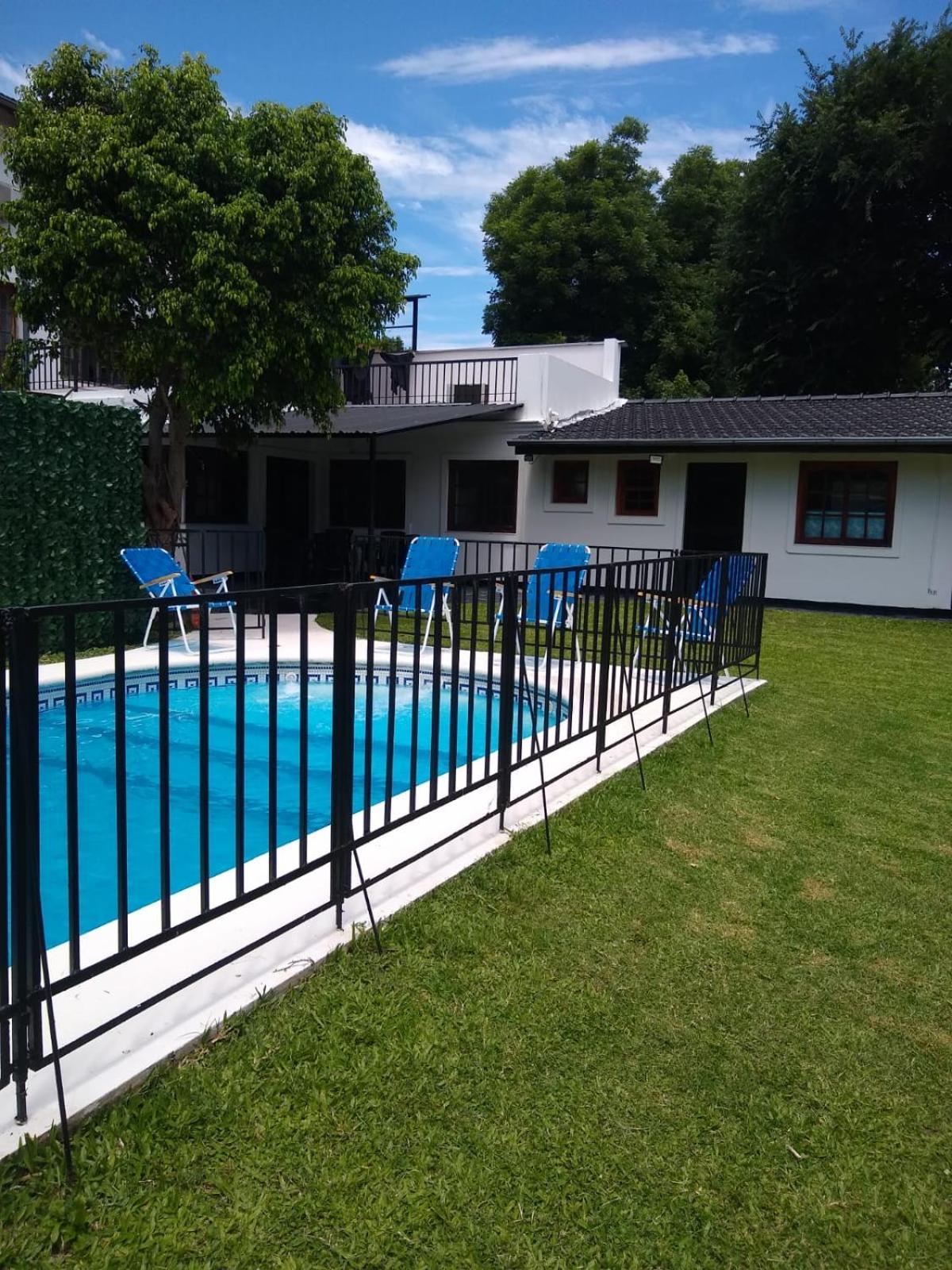 Casa Amplia 5 personas Amplio Jardin y Parrilla Zona Muy Tranquila en Tigre Centro