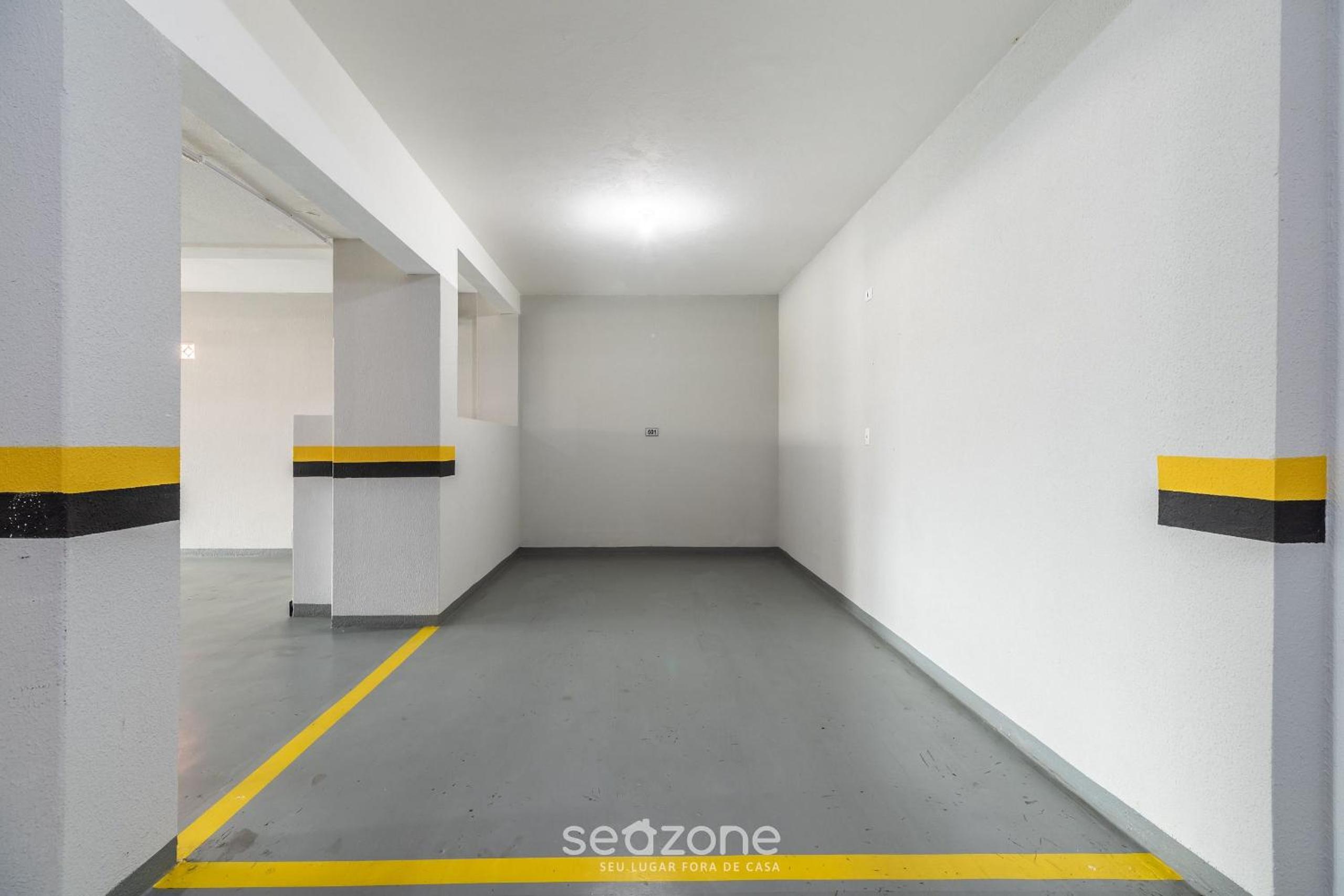2BR Apt with BBQ in Meia Praia MLO0601