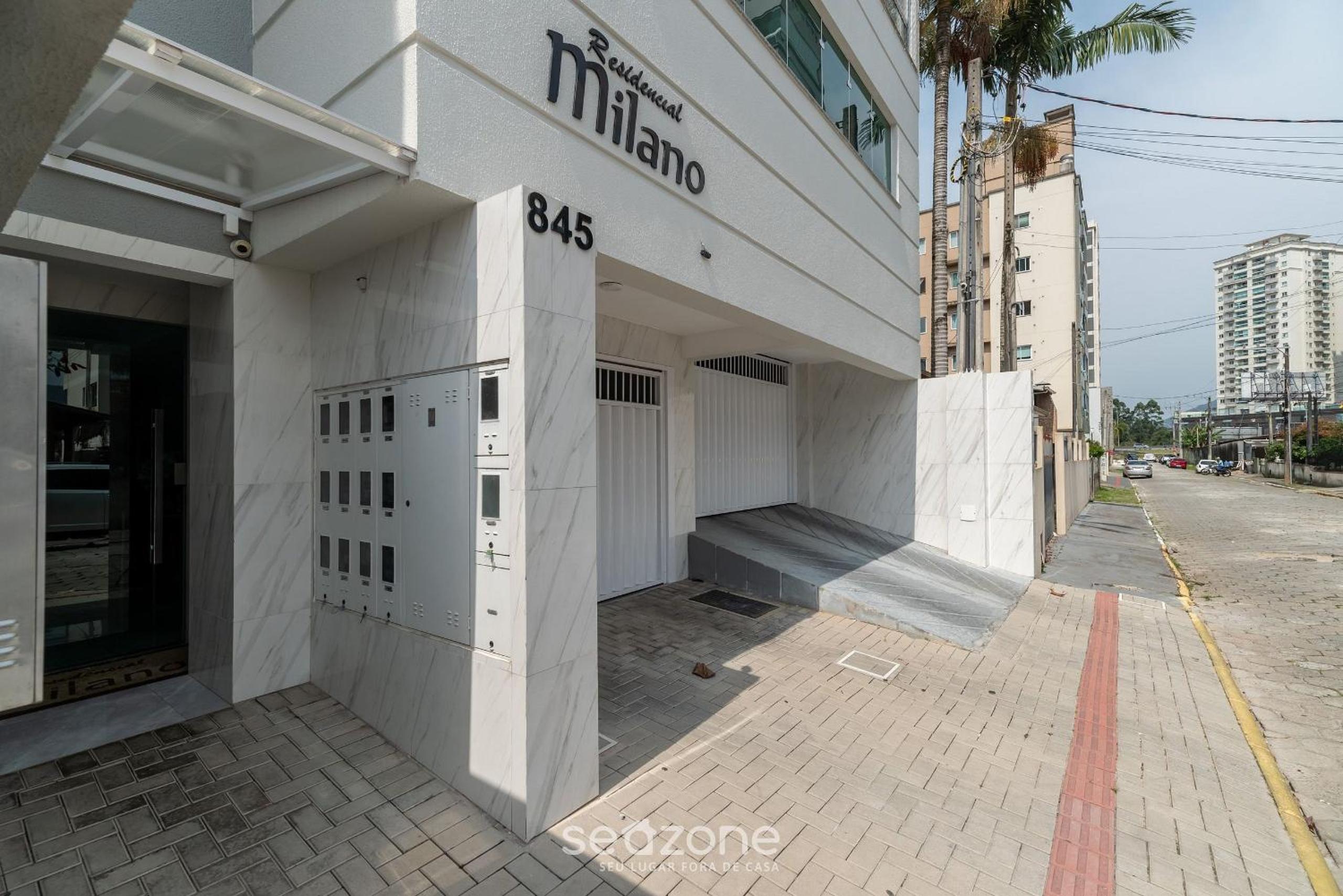 2BR Apt with BBQ in Meia Praia MLO0601