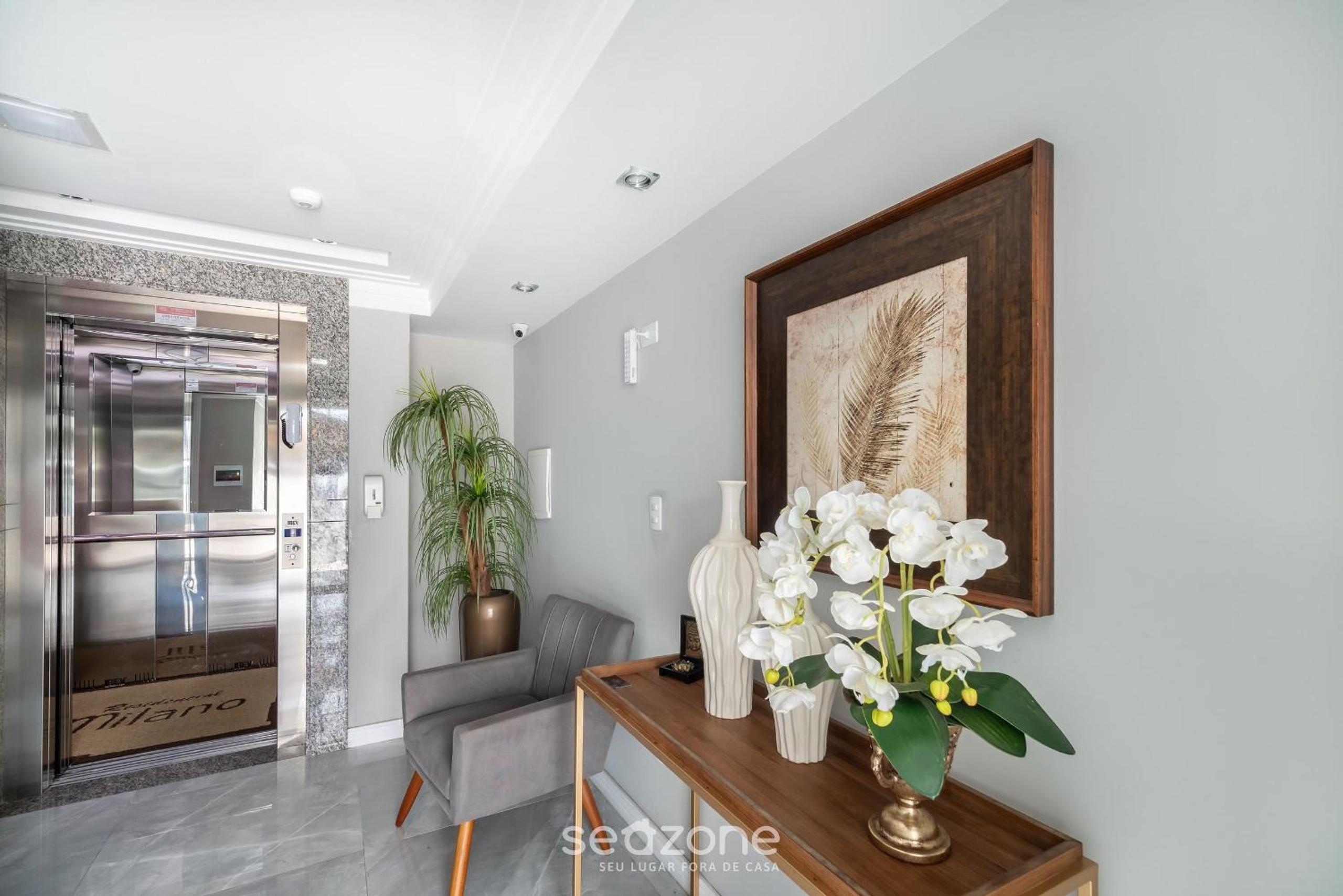 2BR Apt with BBQ in Meia Praia MLO0601
