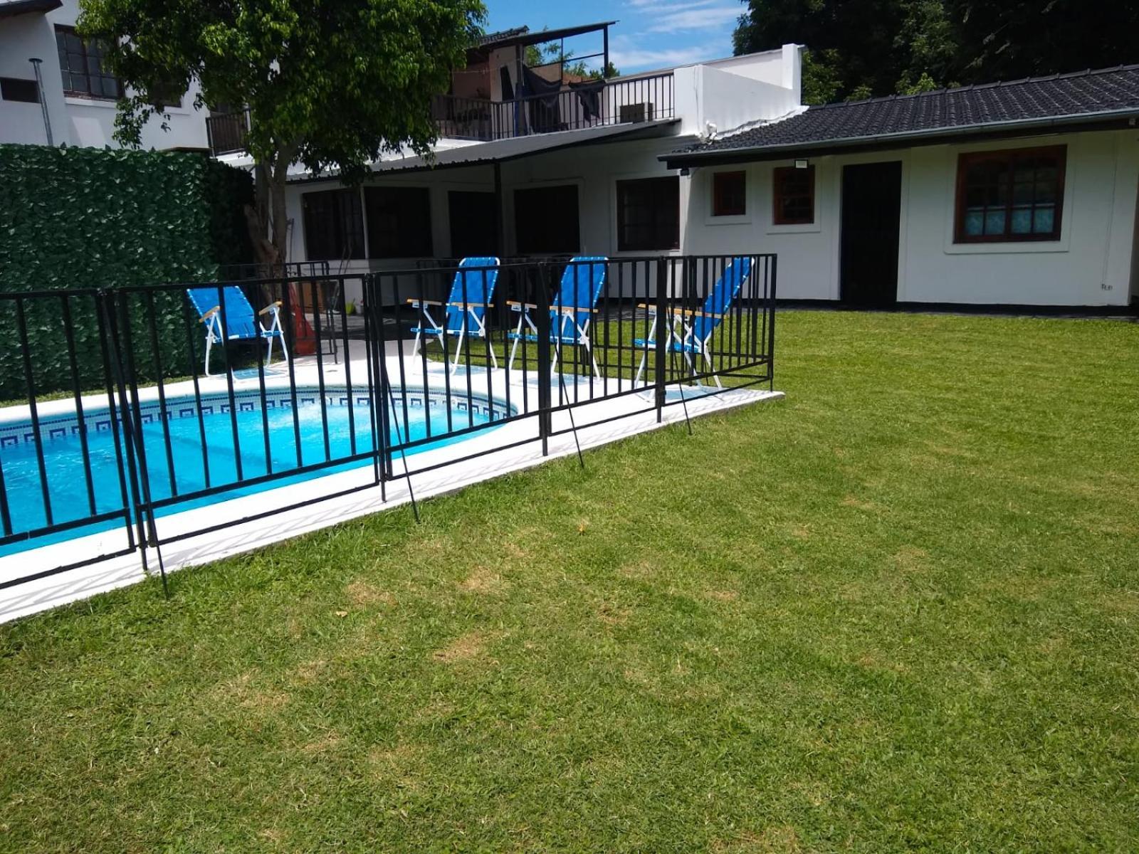 Casa Amplia 5 personas Amplio Jardin y Parrilla Zona Muy Tranquila en Tigre Centro