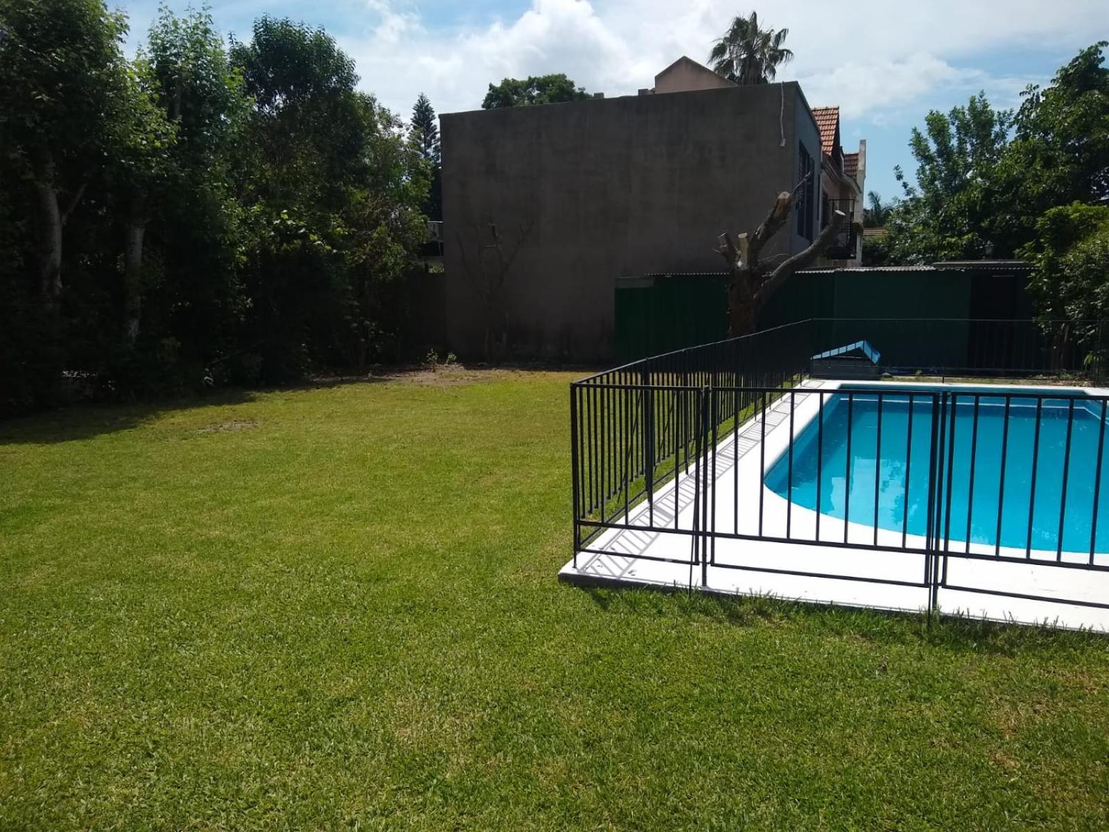 Casa Amplia 5 personas Amplio Jardin y Parrilla Zona Muy Tranquila en Tigre Centro