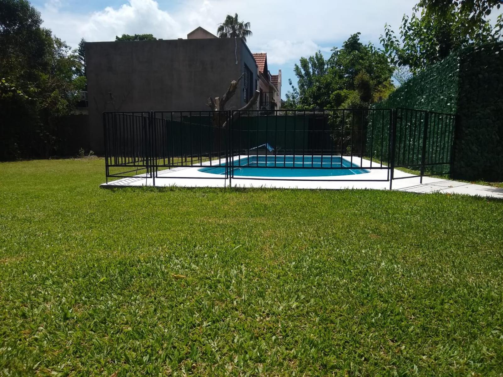 Casa Amplia 5 personas Amplio Jardin y Parrilla Zona Muy Tranquila en Tigre Centro
