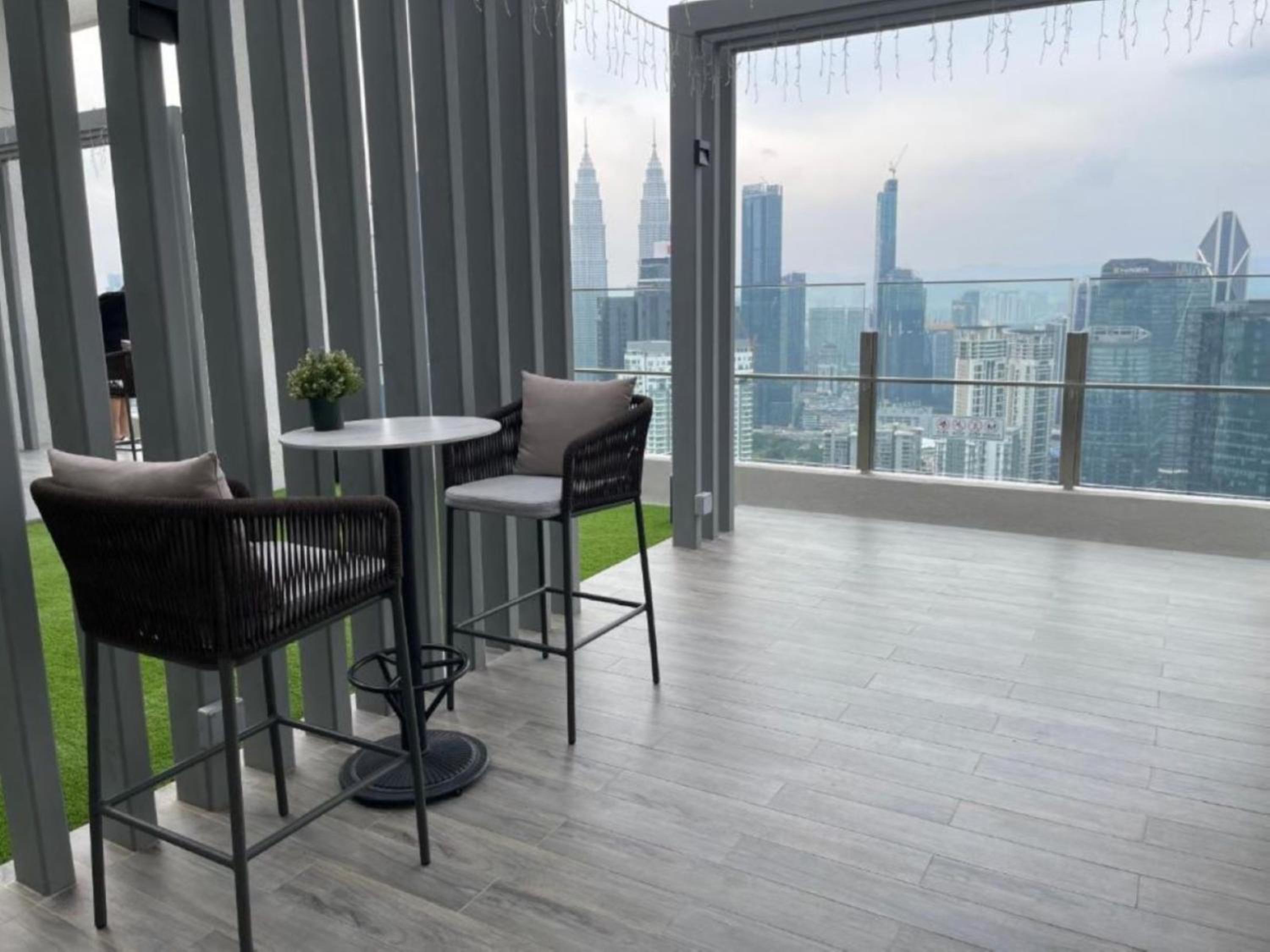 AGILE Infinity Suites TRX By AR