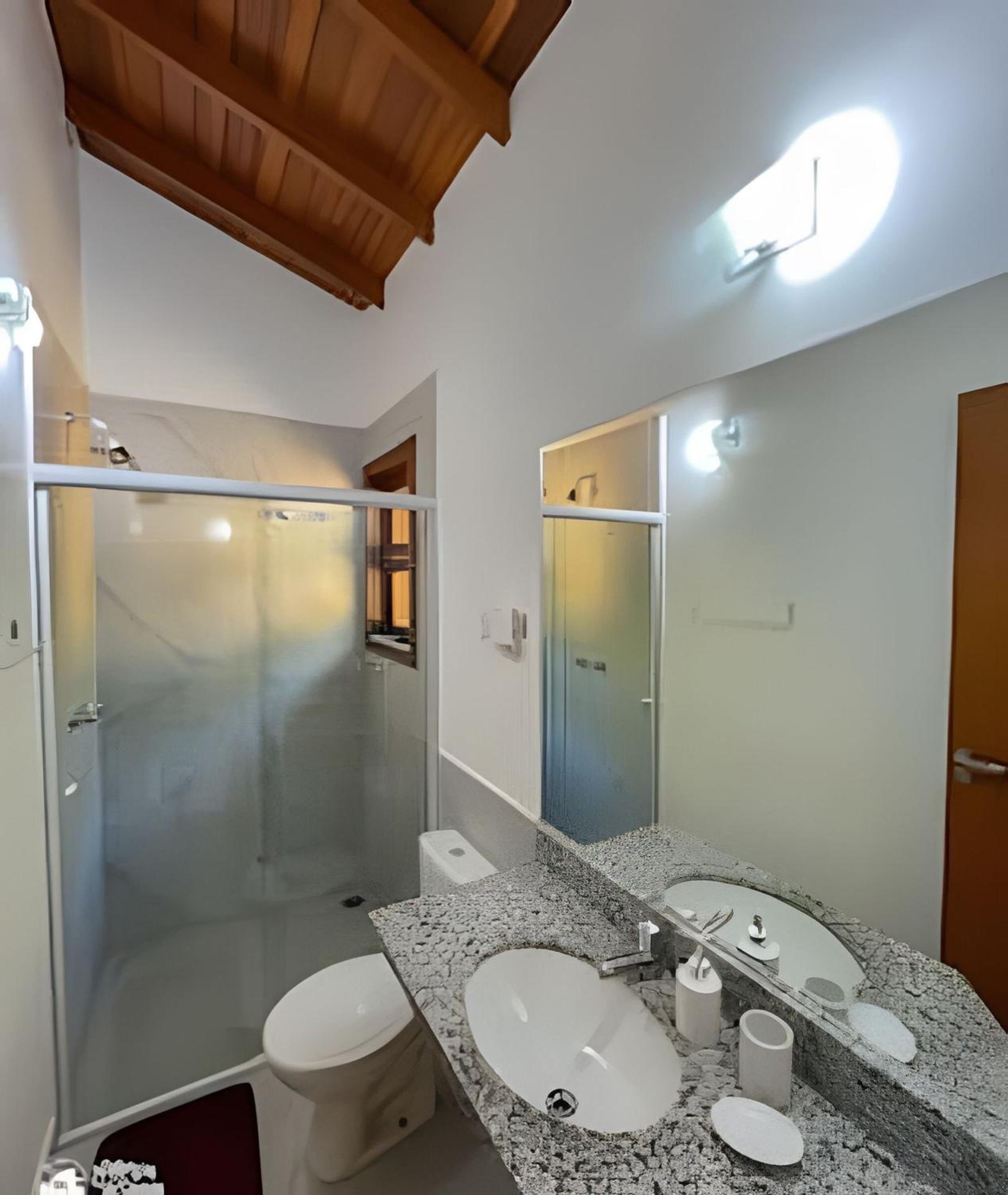 Linda casa com varanda gourmet em condomínio