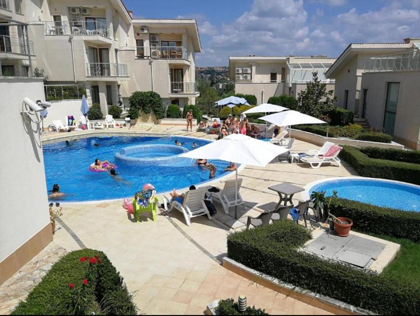Sunny Villa