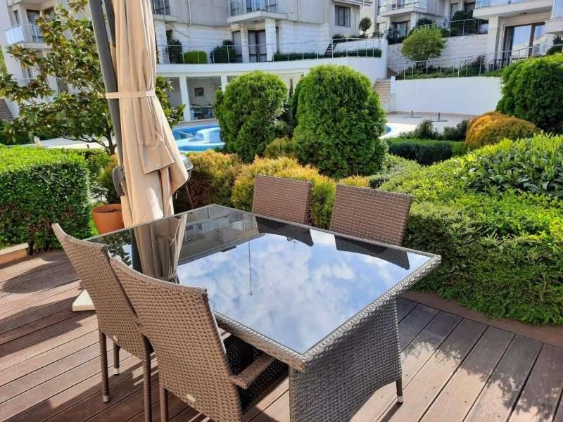 Sunny Villa