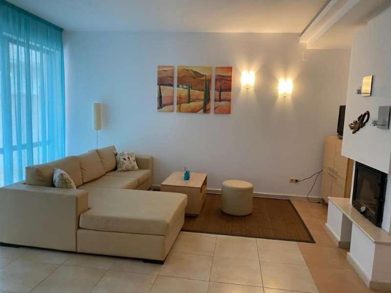 Sunny Villa
