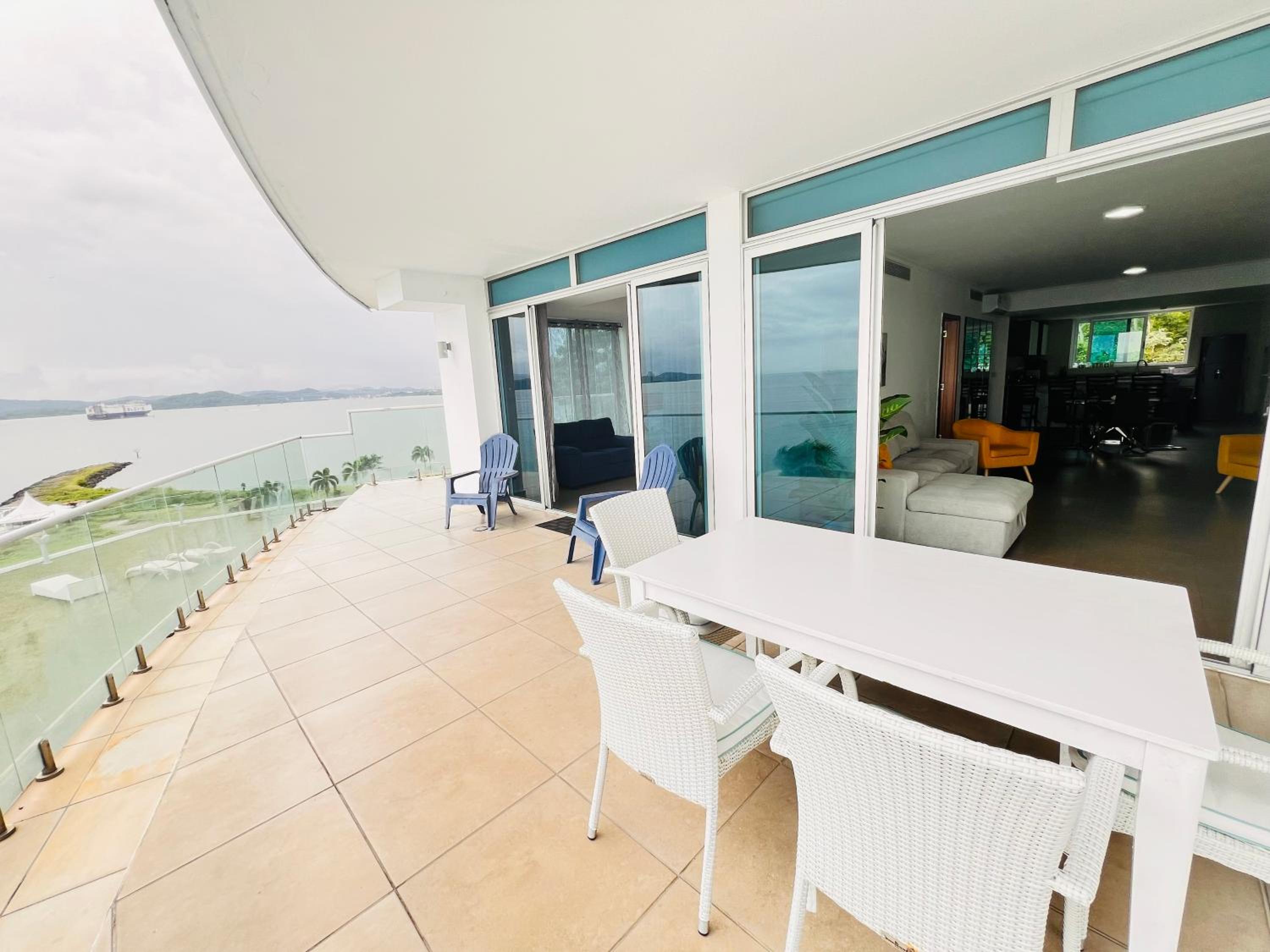 Apartment in the Causeway Amador view 2