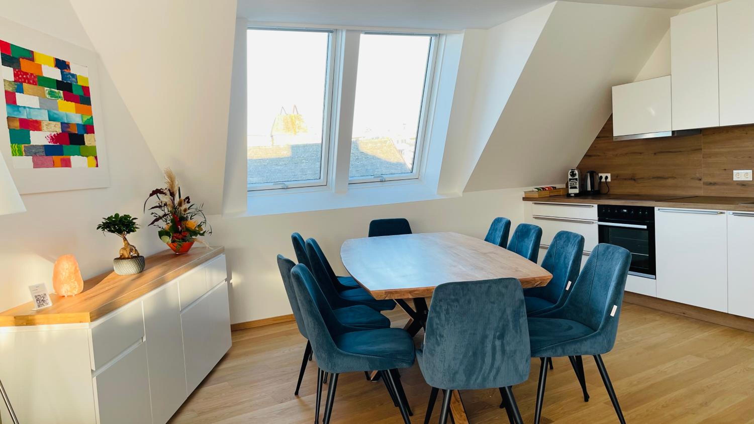 Spacious Penthouse Apartment - 4 rooms for up to 10 guests - contactless check-in