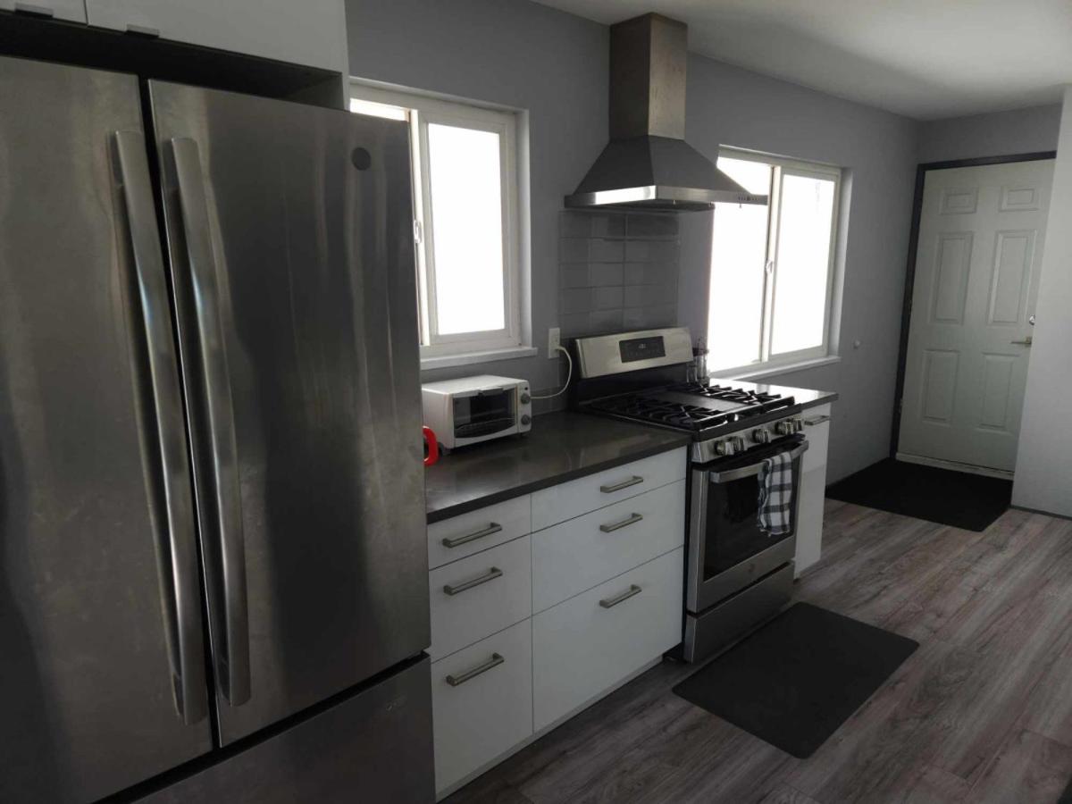 Modern Comfort- Furnished 3-Bedroom Oasis in Vibrant Vancouver