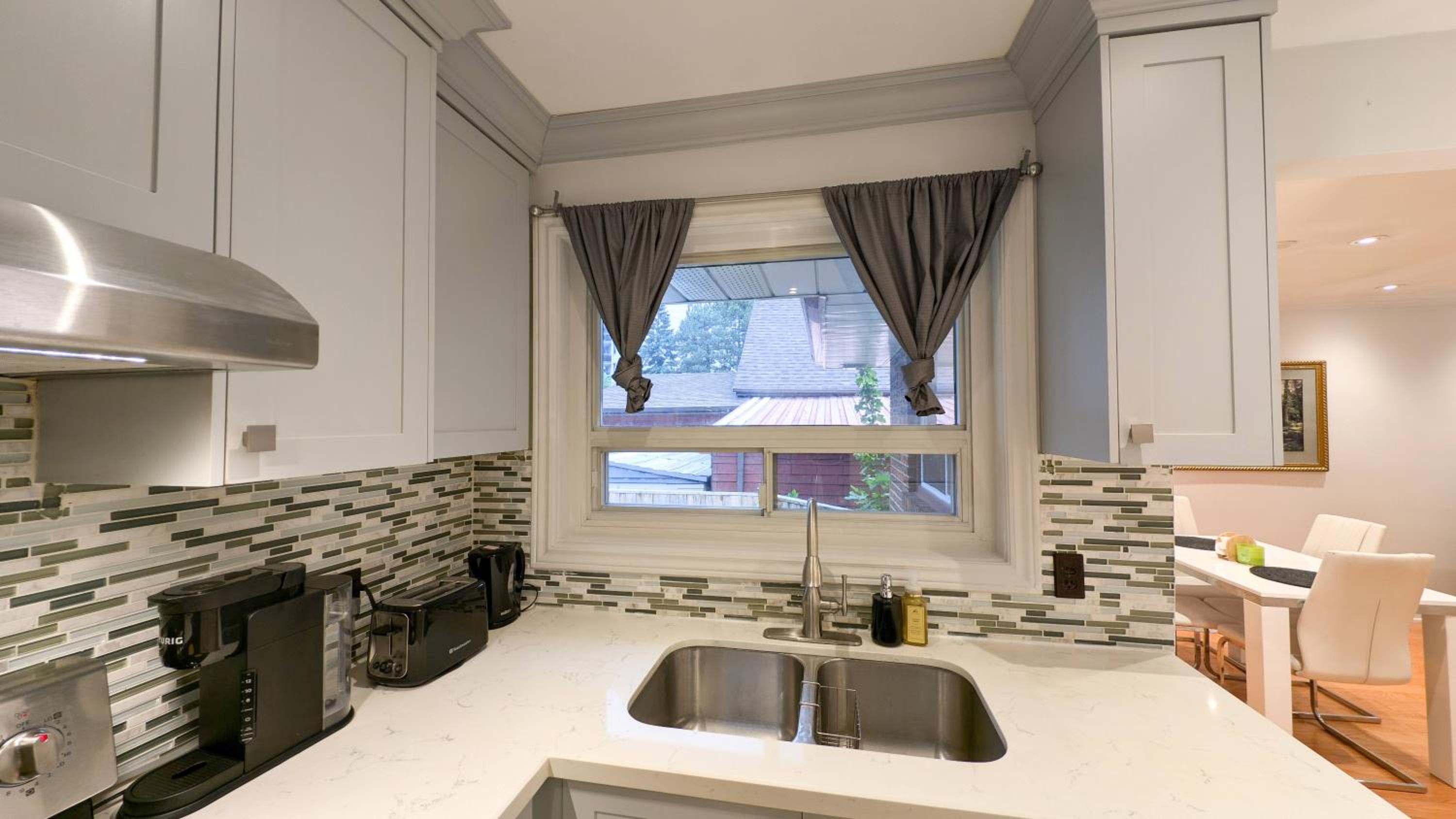Bright cozy home in Scarborough, Toronto!