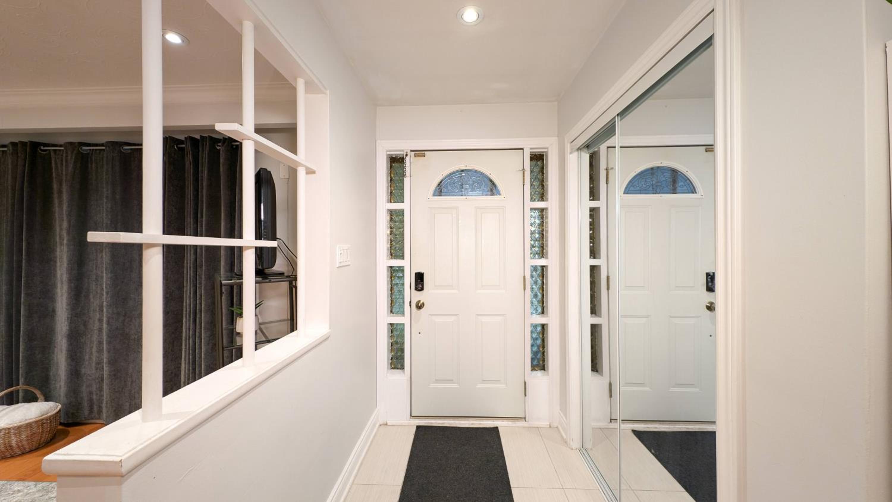 Bright cozy home in Scarborough, Toronto!