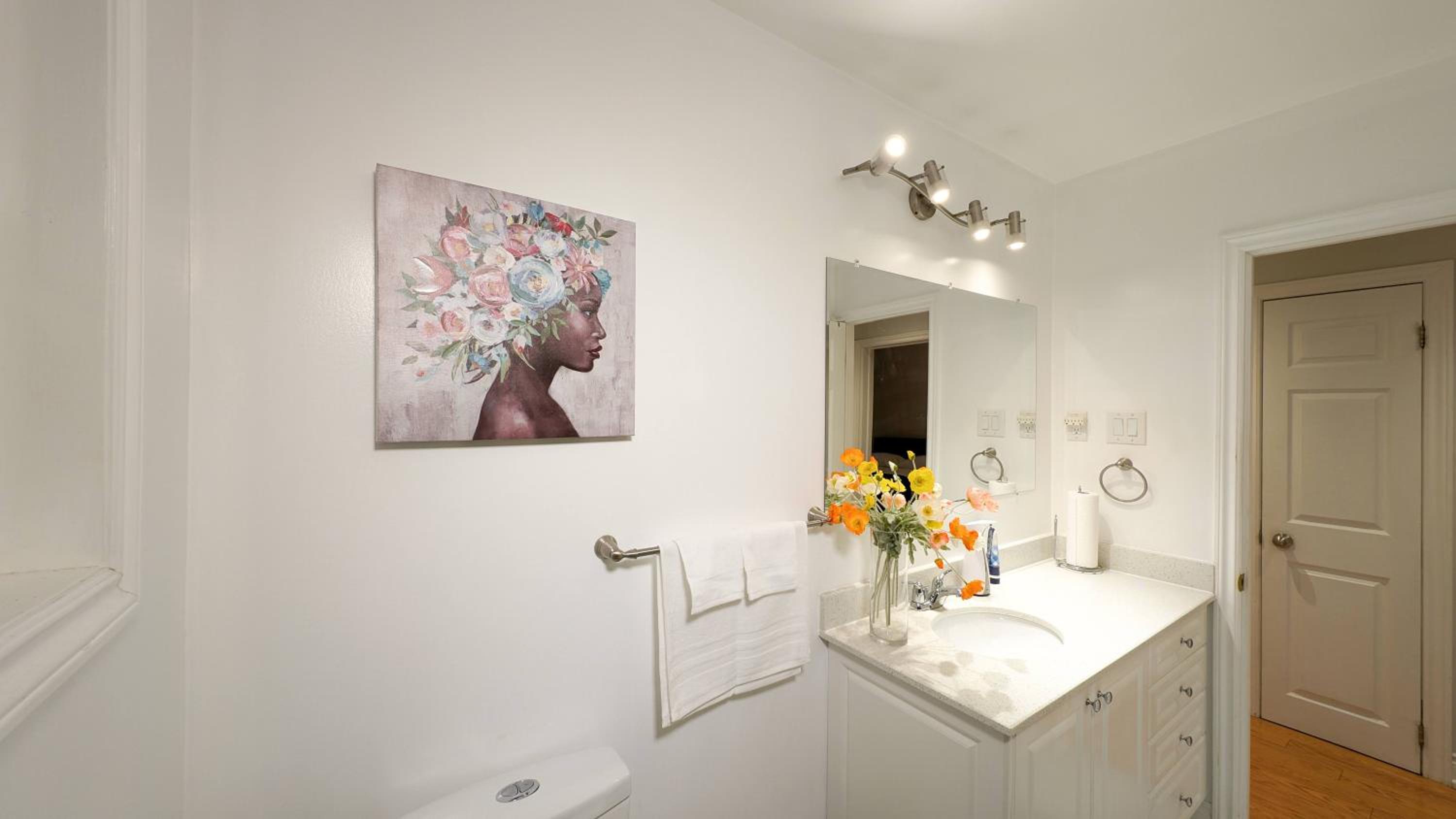 Bright cozy home in Scarborough, Toronto!