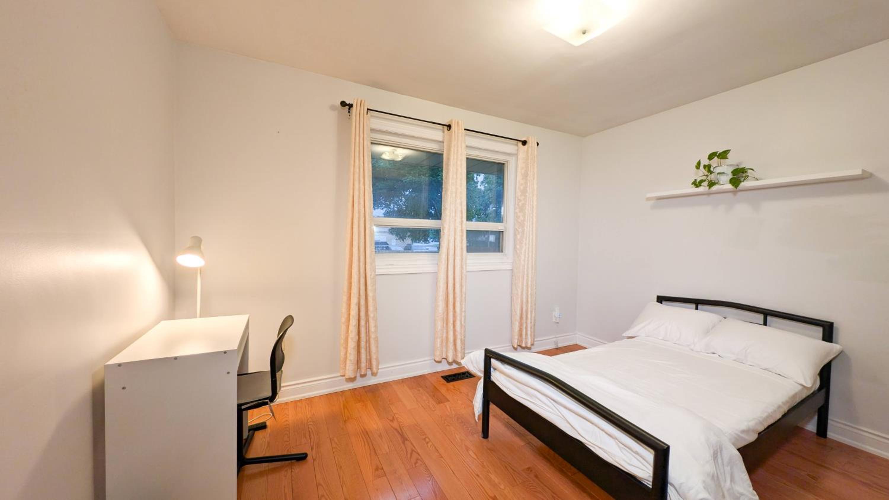 Bright cozy home in Scarborough, Toronto!