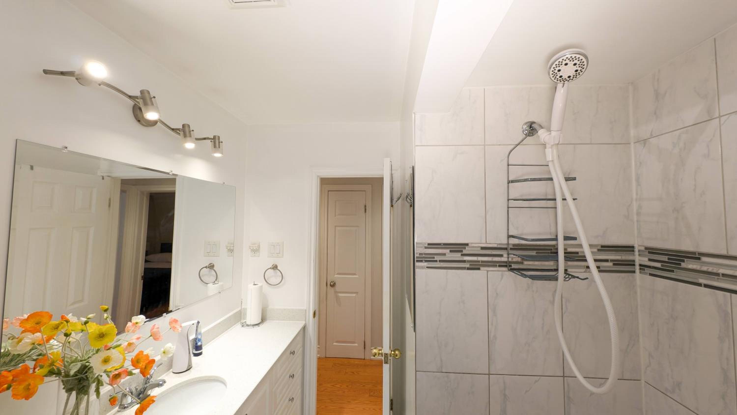 Bright cozy home in Scarborough, Toronto!