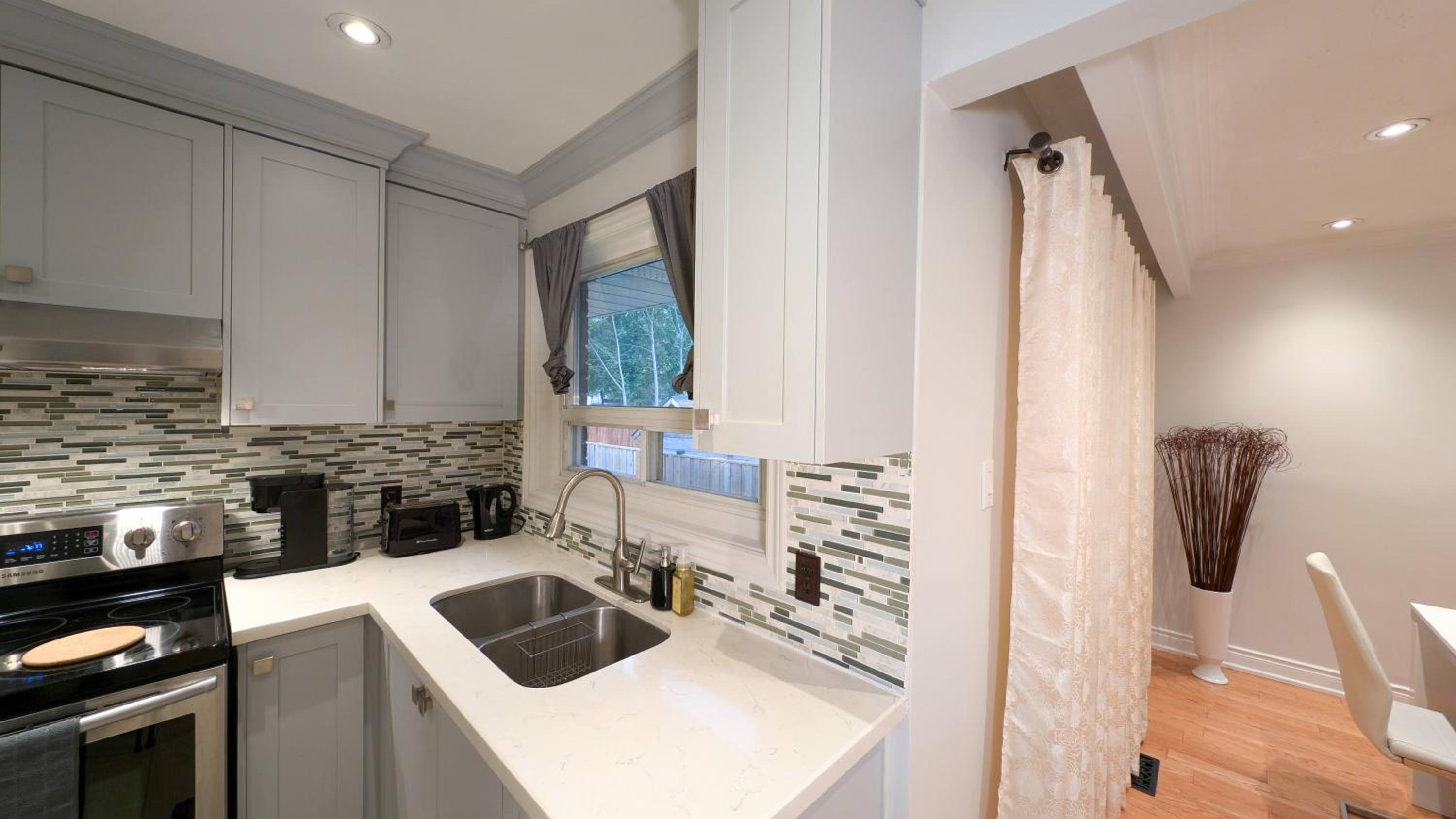 Bright cozy home in Scarborough, Toronto!