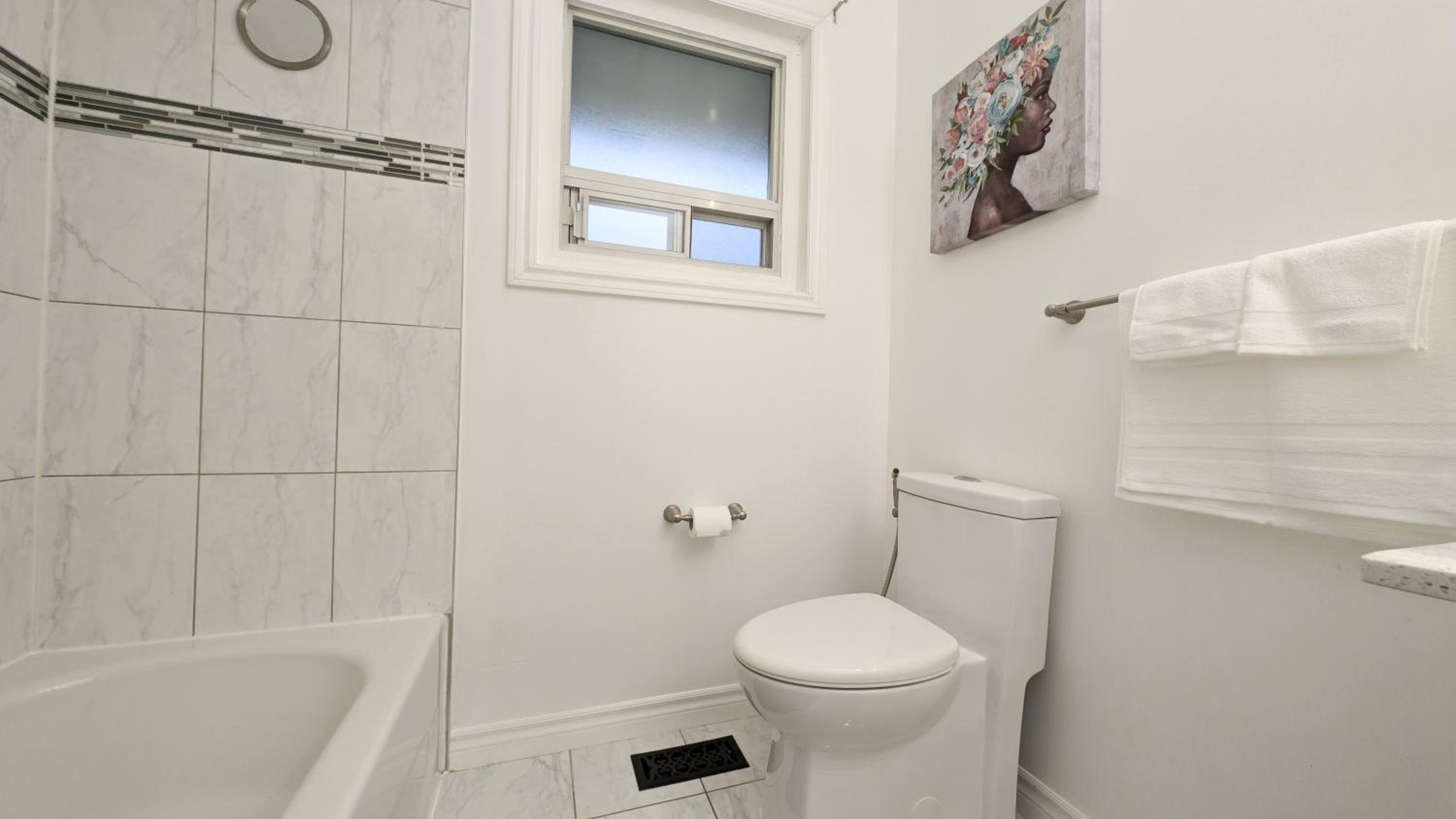 Bright cozy home in Scarborough, Toronto!