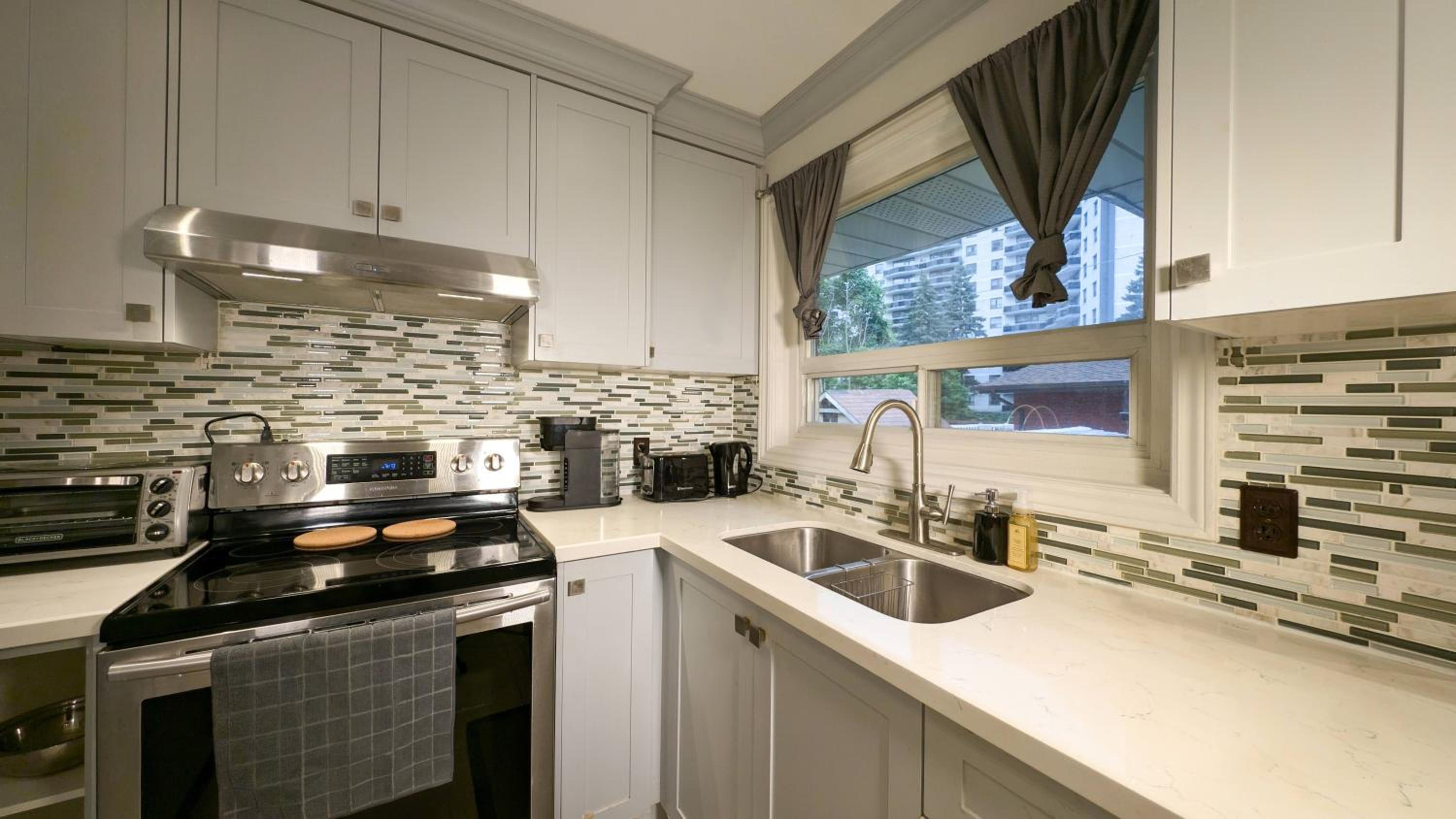 Bright cozy home in Scarborough, Toronto!