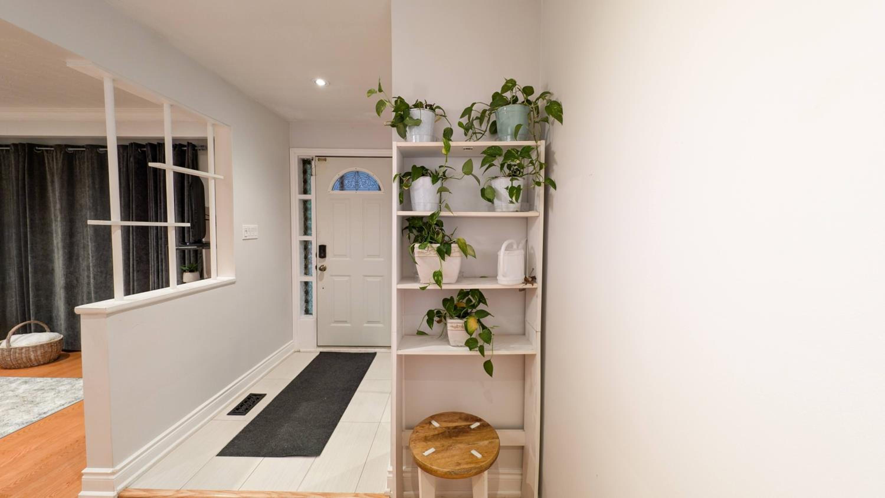 Bright cozy home in Scarborough, Toronto!