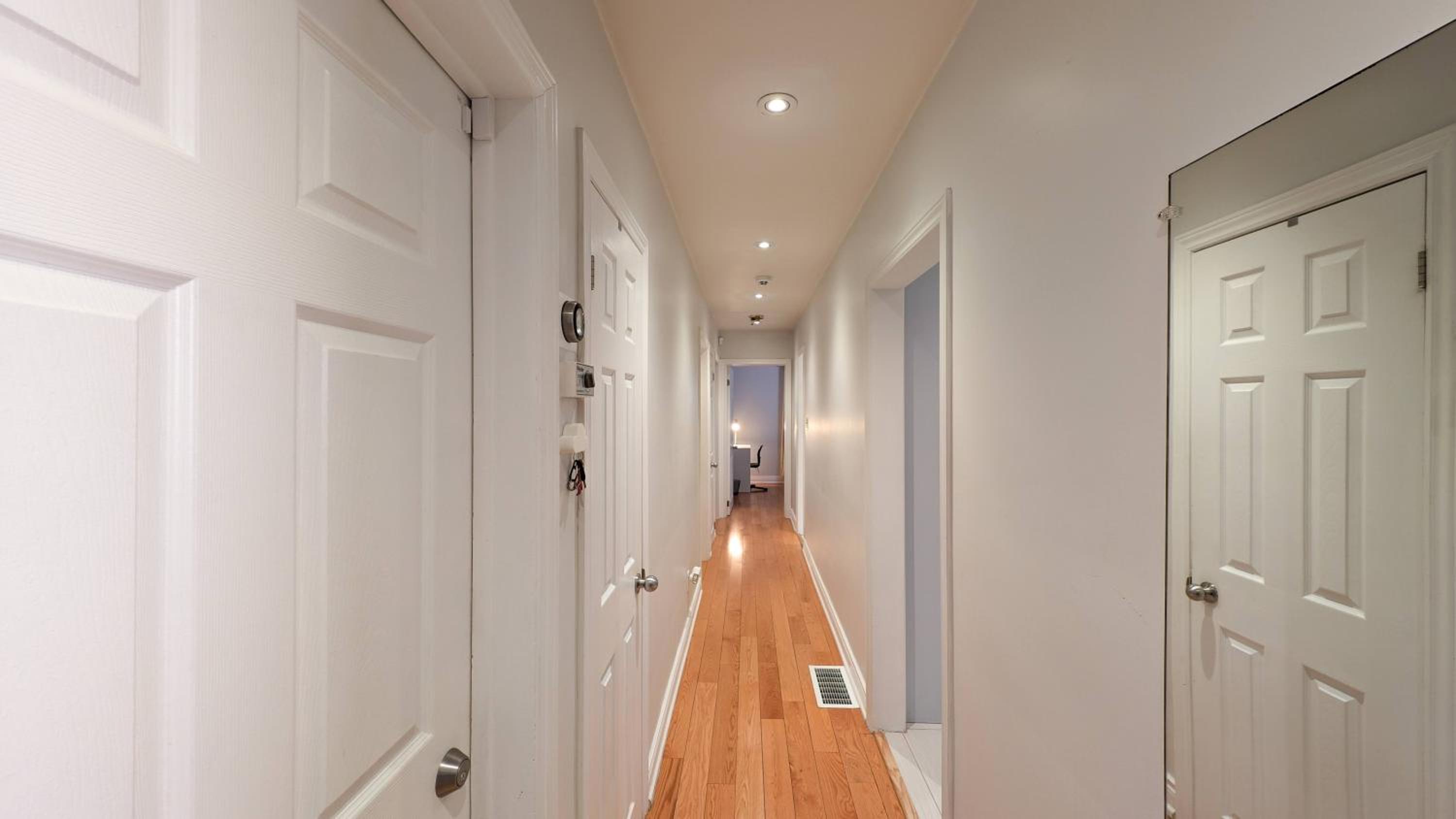 Bright cozy home in Scarborough, Toronto!