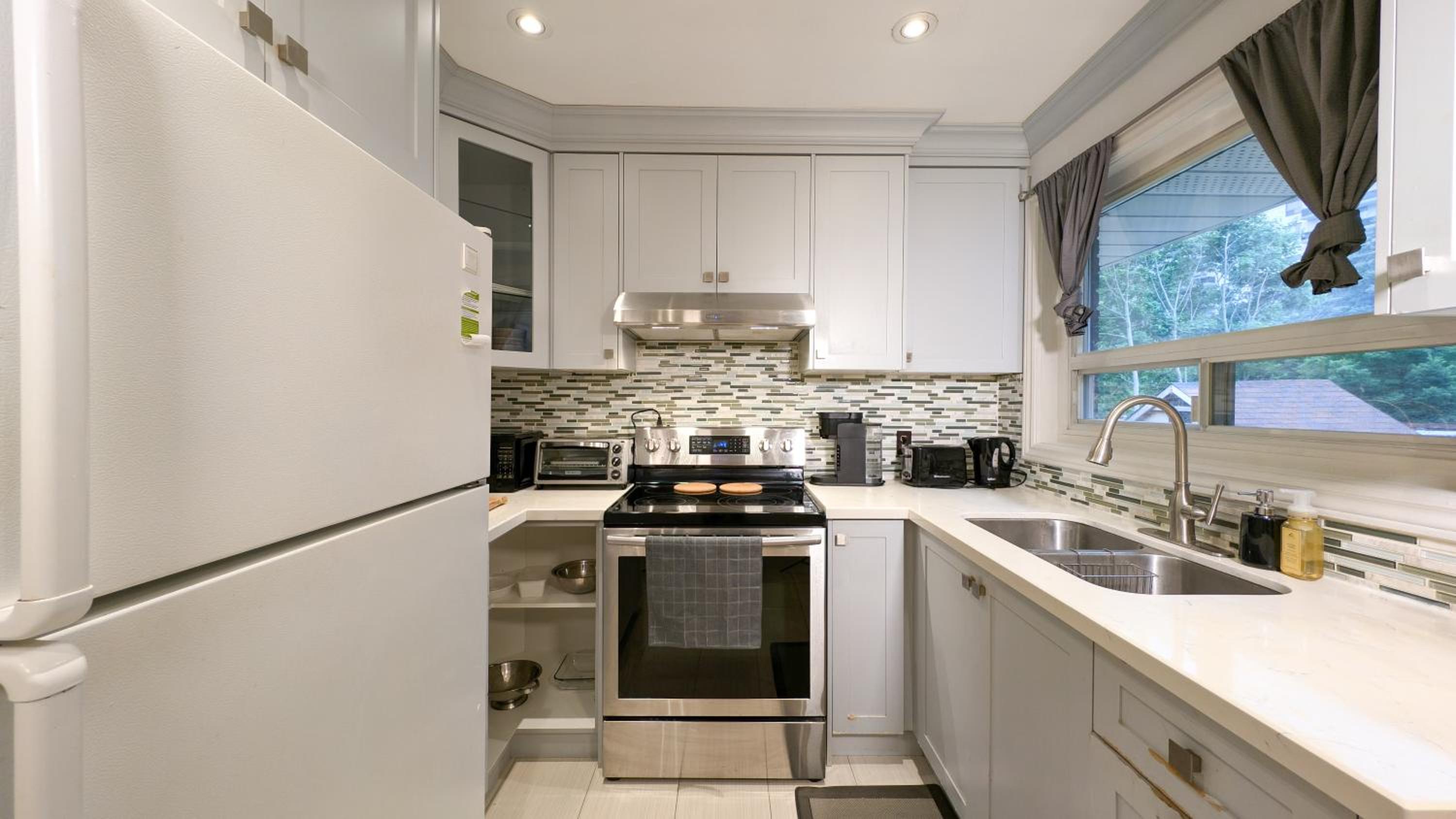 Bright cozy home in Scarborough, Toronto!