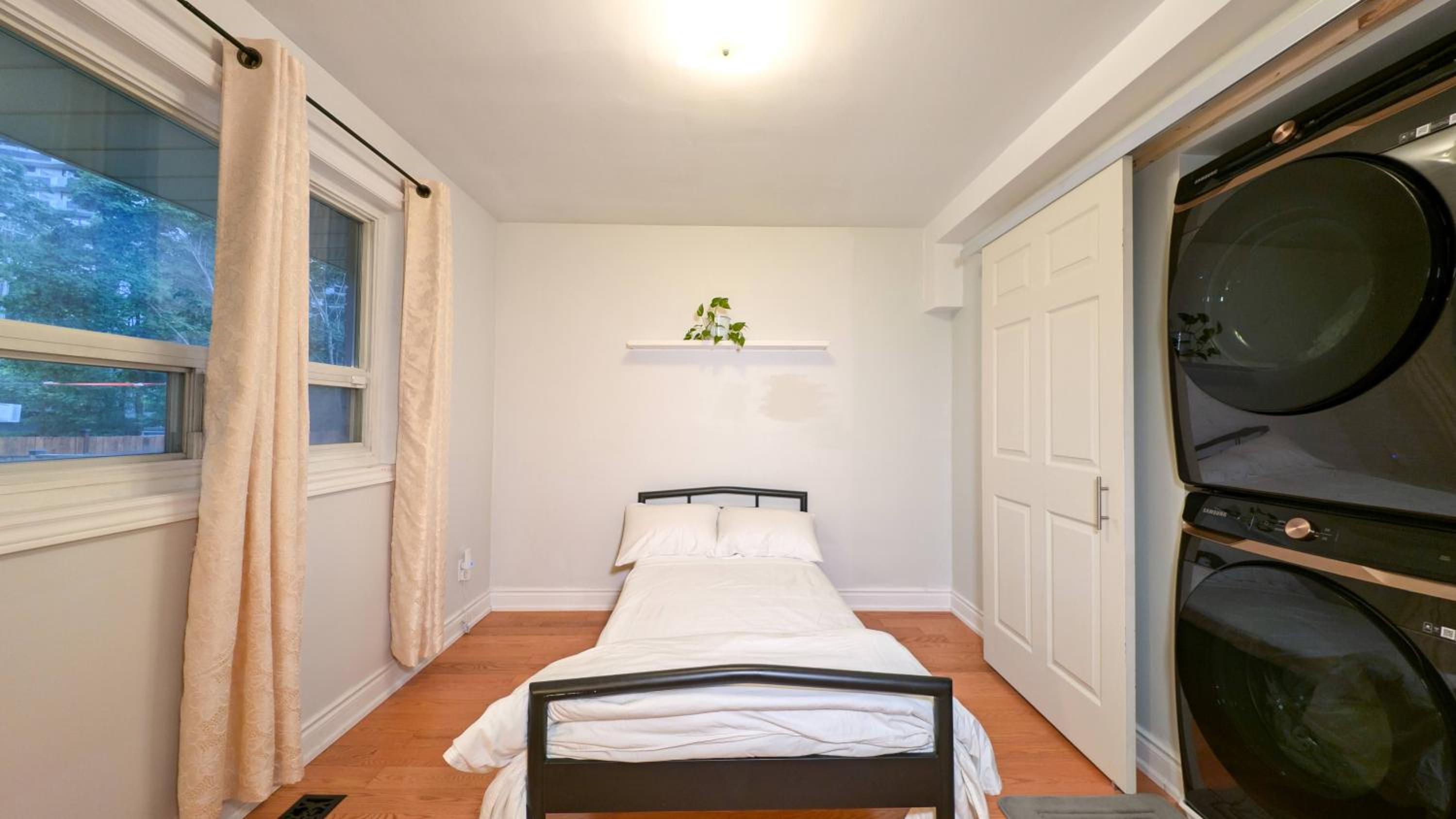Bright cozy home in Scarborough, Toronto!