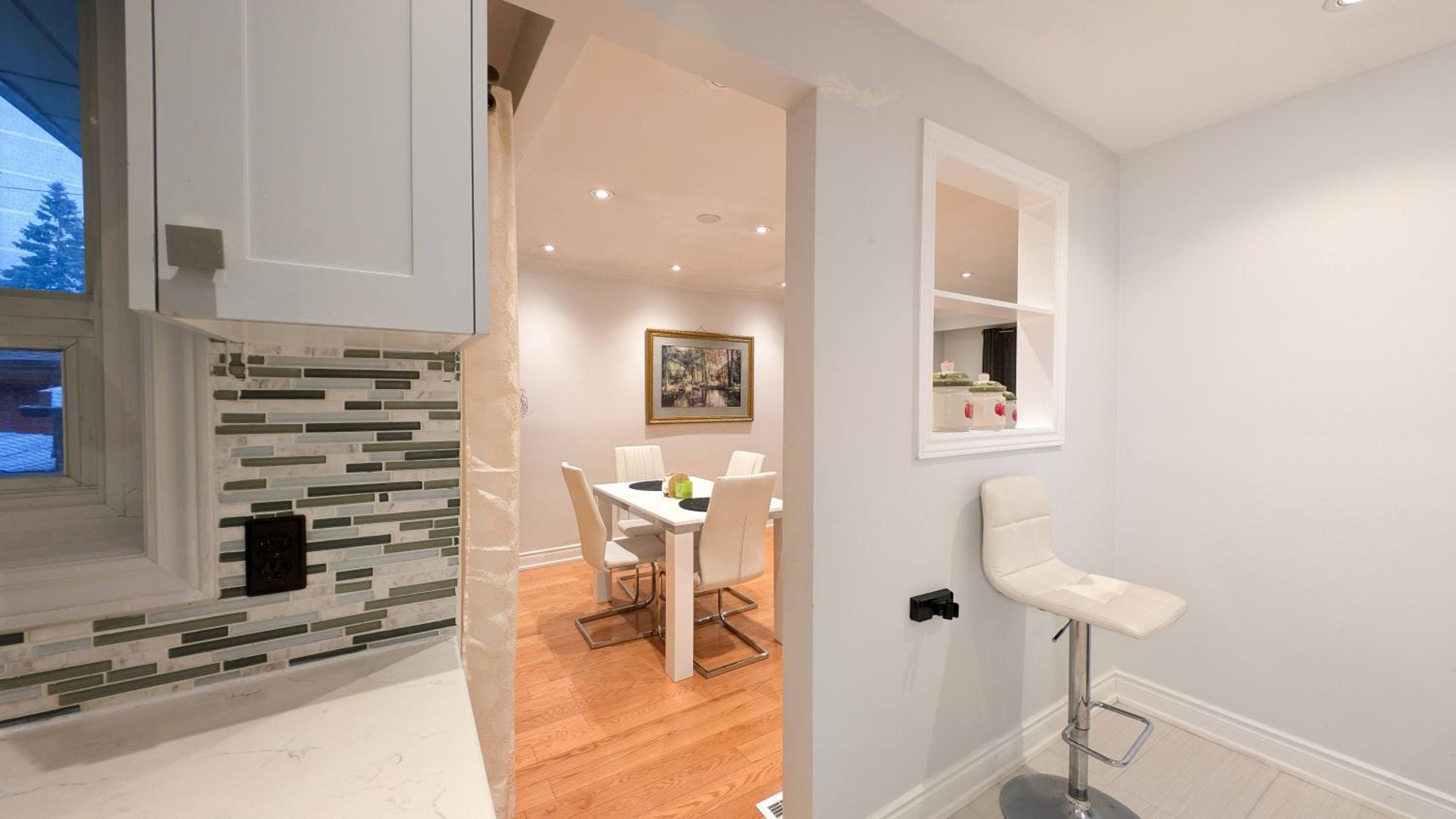 Bright cozy home in Scarborough, Toronto!