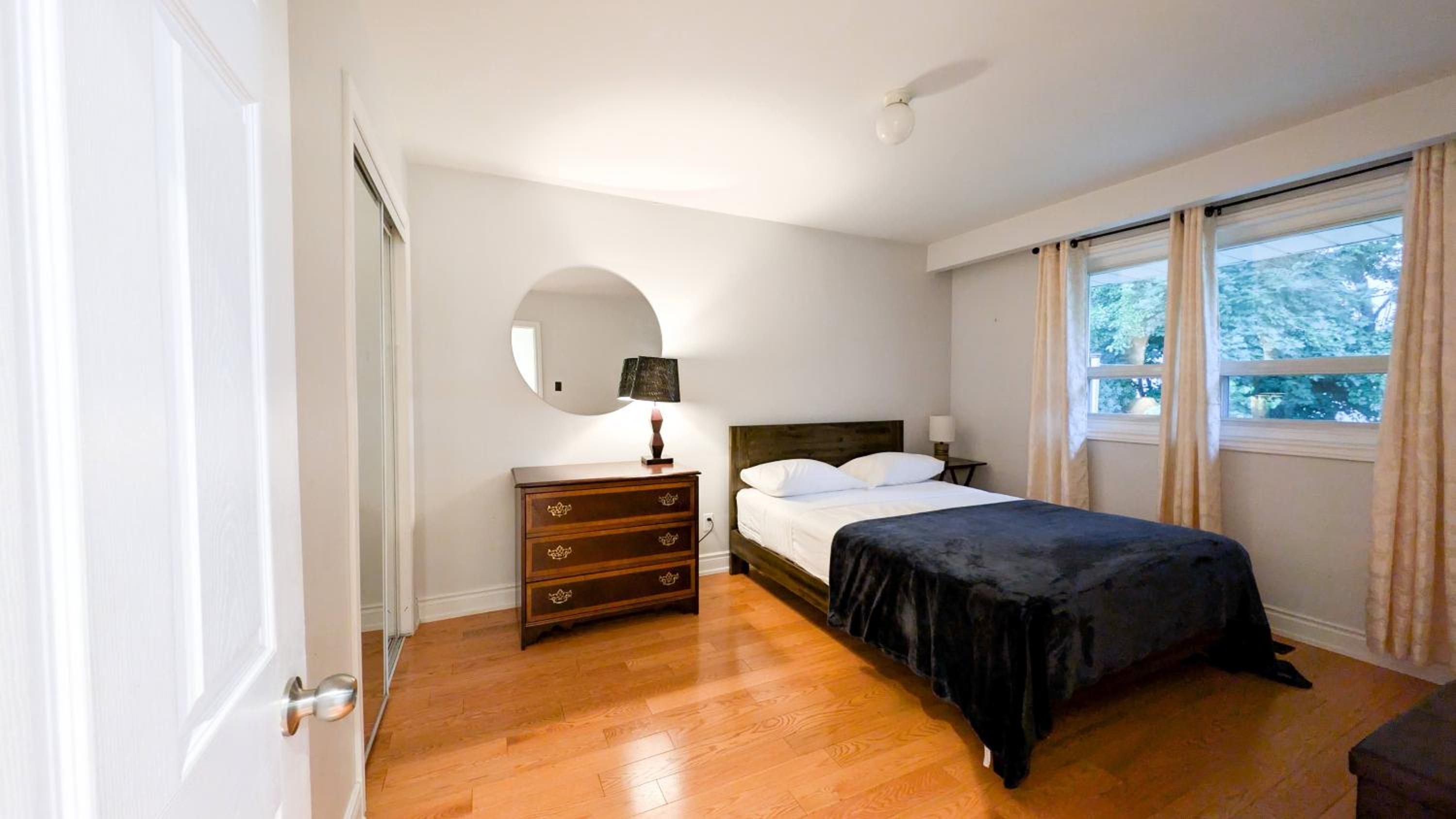 Bright cozy home in Scarborough, Toronto!