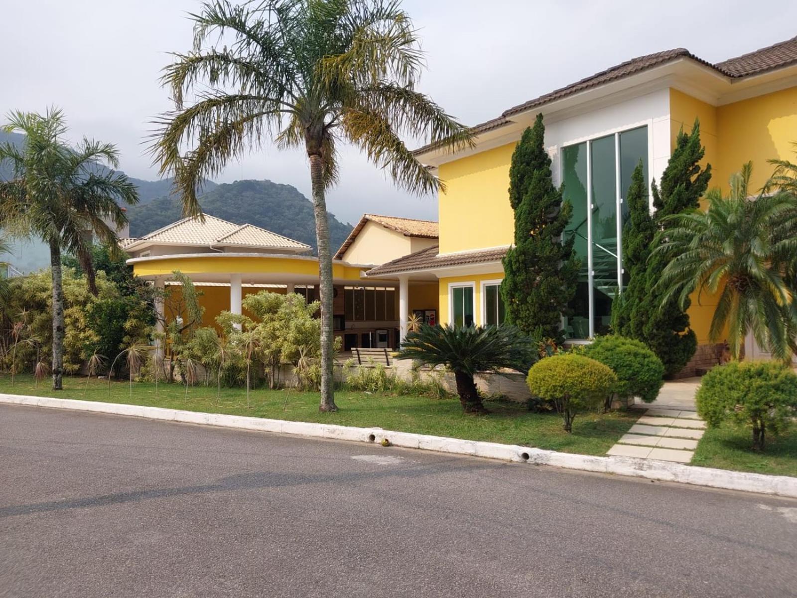 Casa em condomínio com Praia Reservada