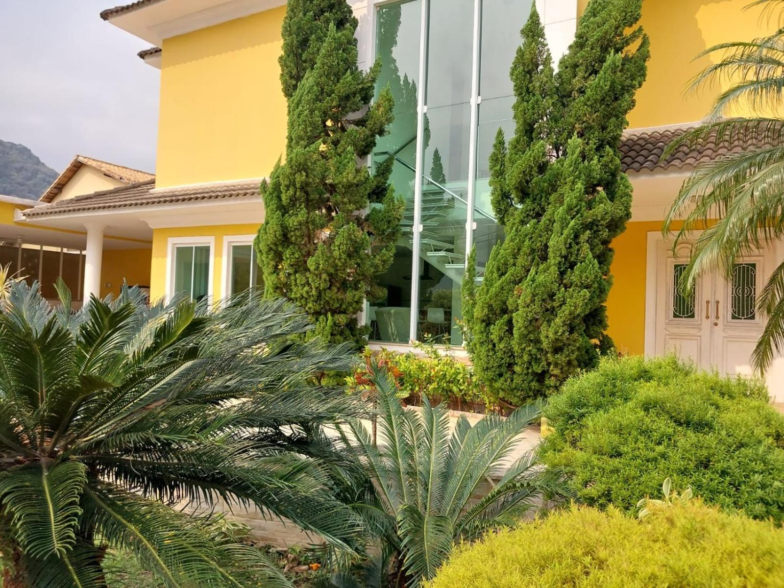 Casa em condomínio com Praia Reservada