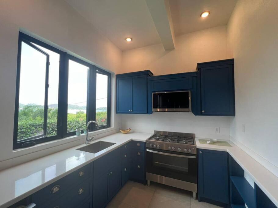 Mango House