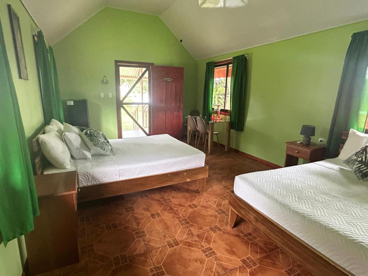 Cabinas Tortuguero Sports Fishing