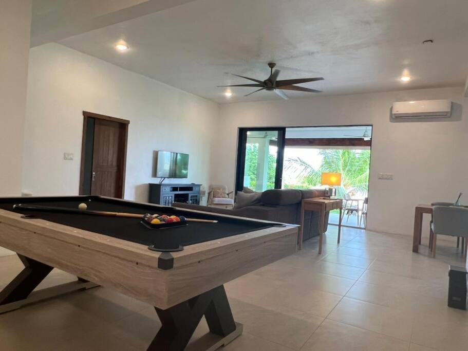 Mango House