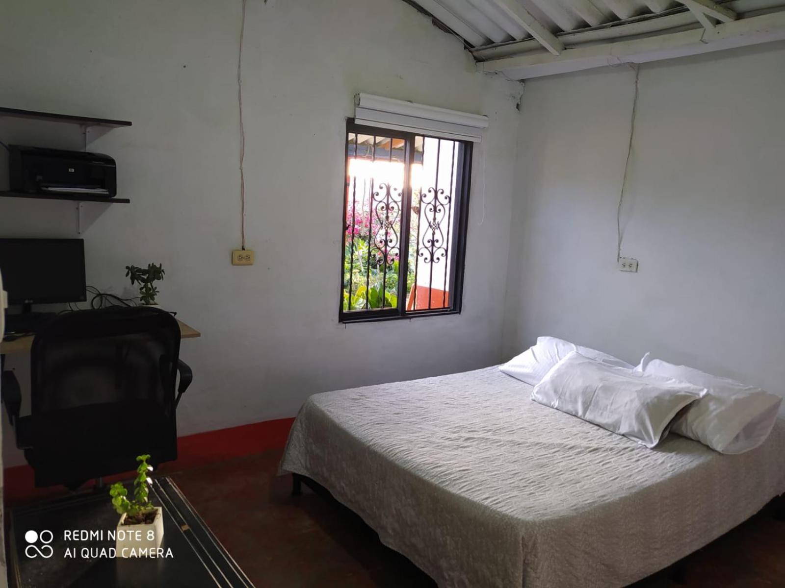 pequeña casa en finca cafetera