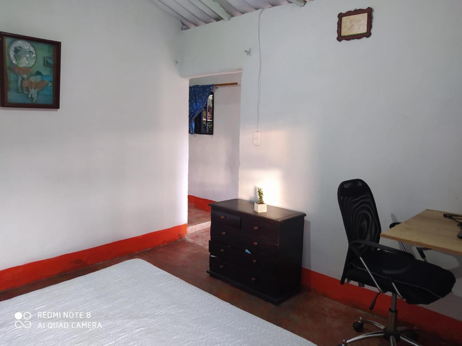 pequeña casa en finca cafetera