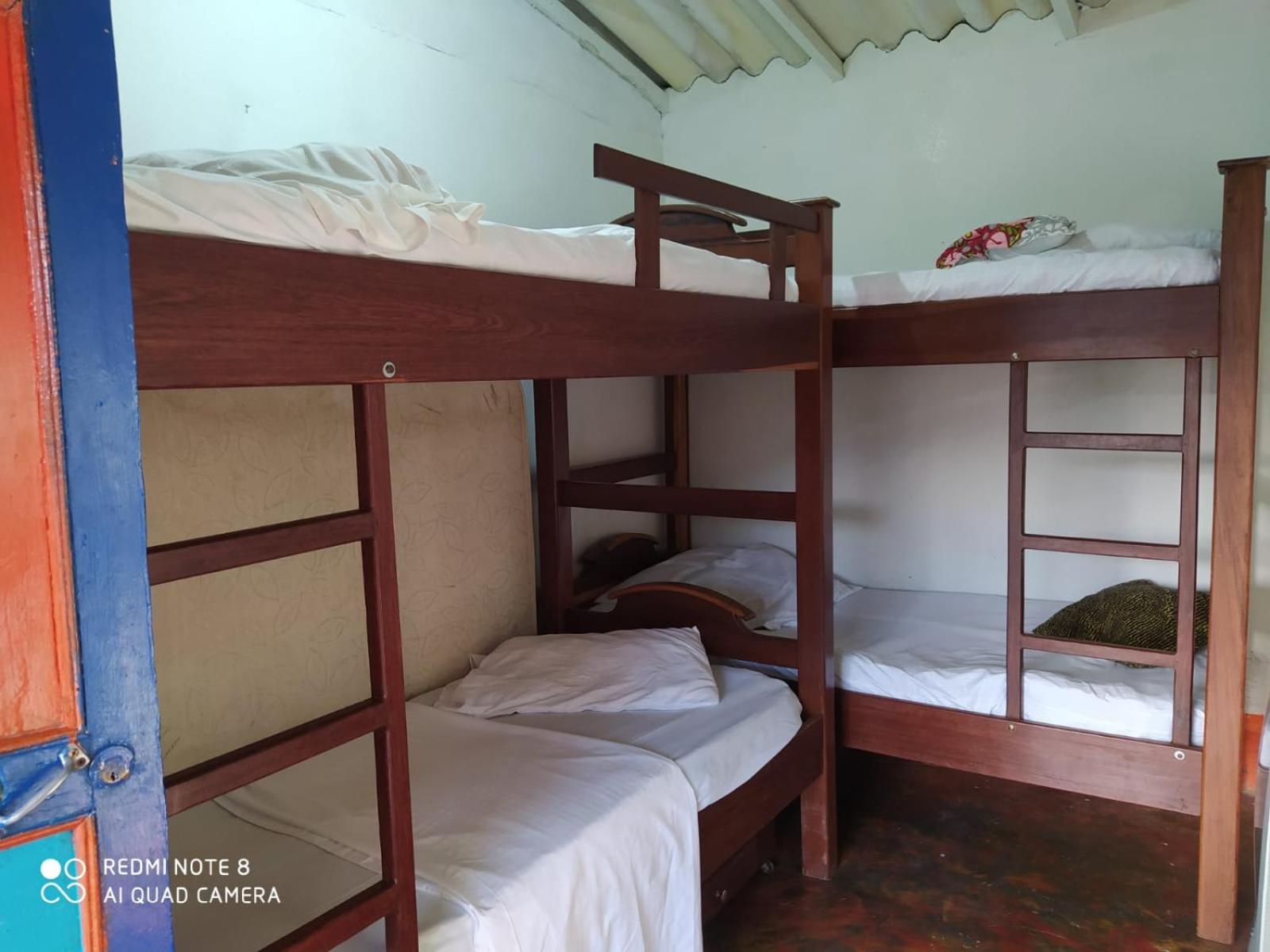 pequeña casa en finca cafetera