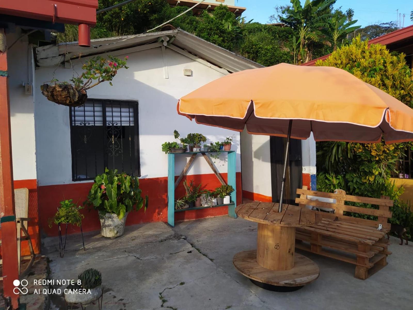 pequeña casa en finca cafetera