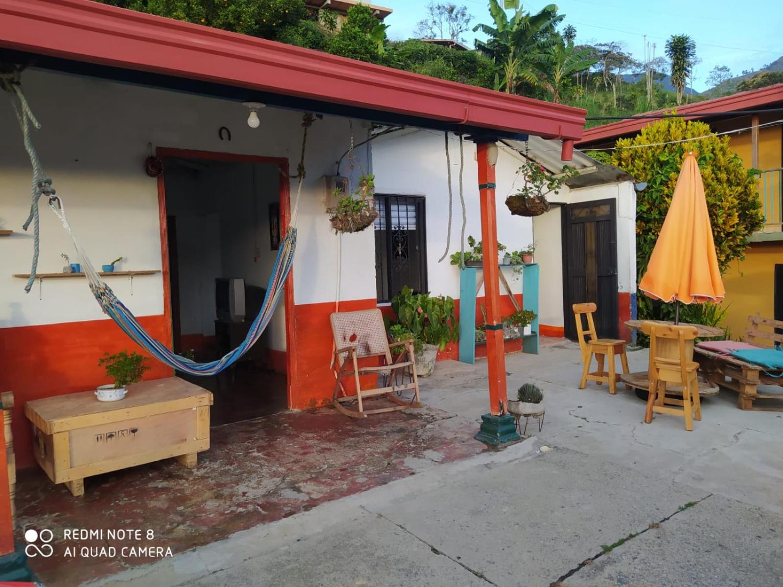 pequeña casa en finca cafetera