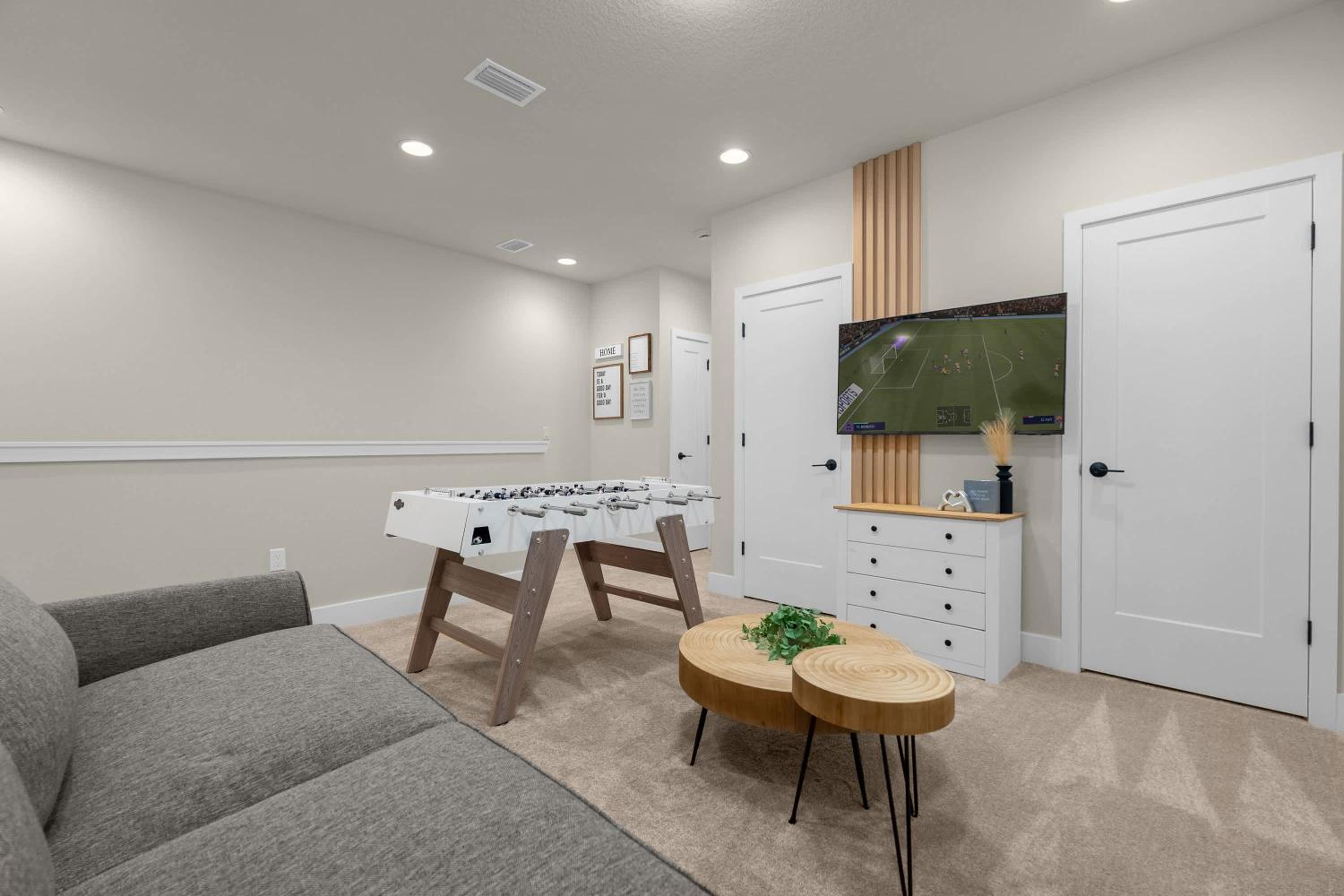 Upstay - Townhouse with Private Pool and Foosball