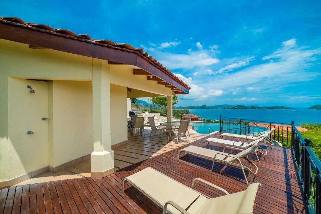 Oceanview Infinity Pool Walk to 2 Beaches