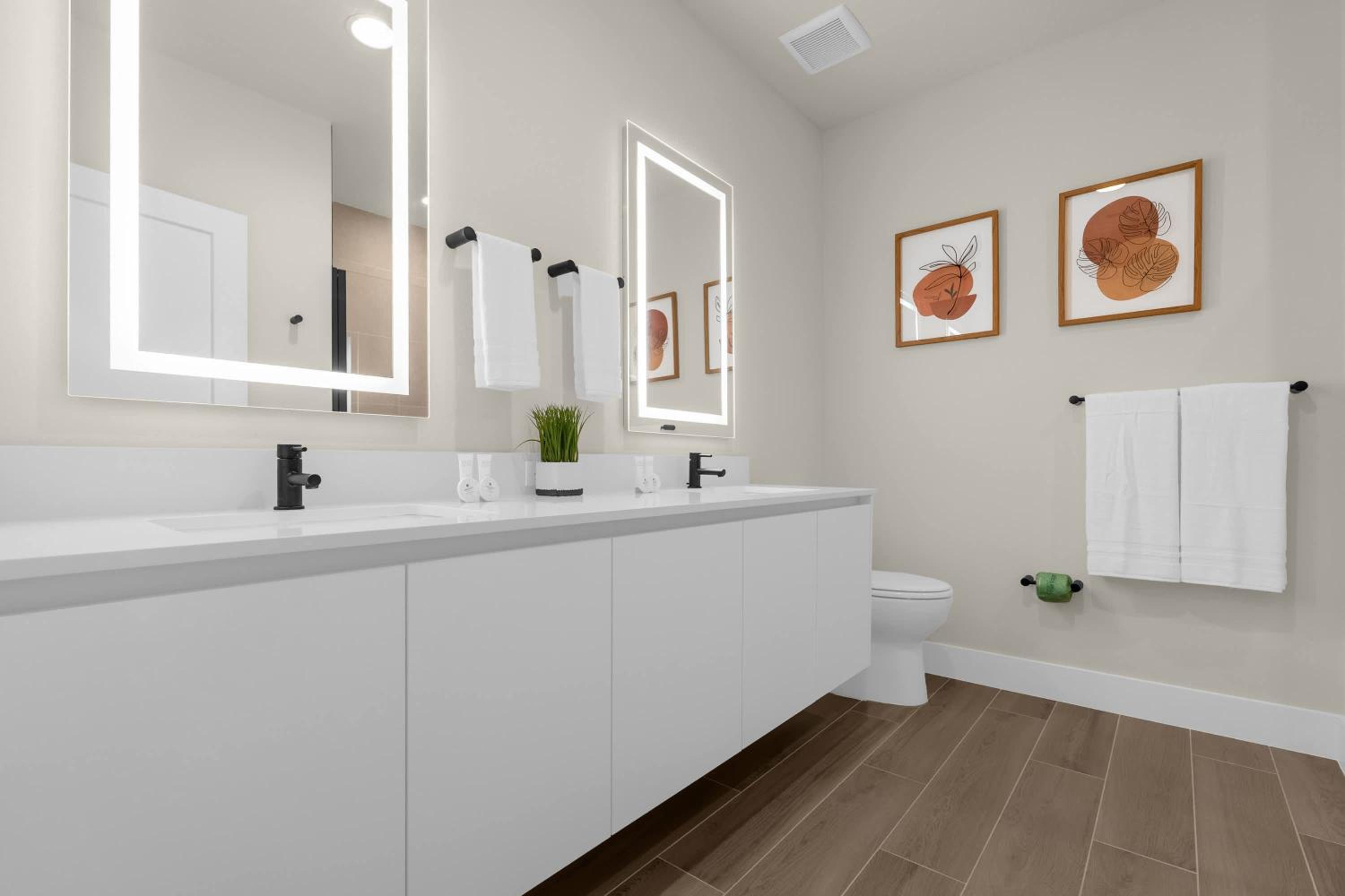 Upstay - Townhouse with Private Pool and Foosball