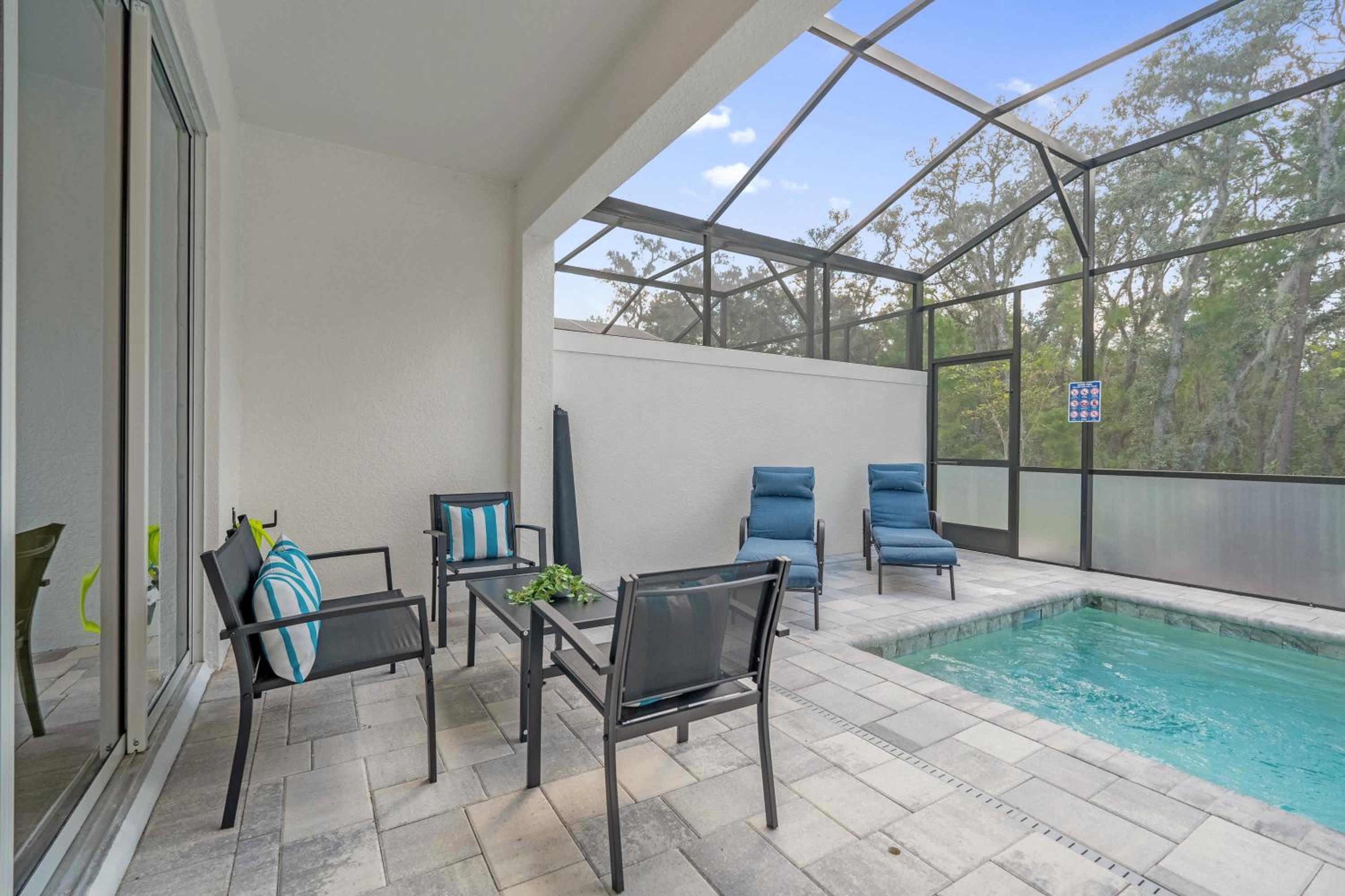 Upstay - Townhouse with Private Pool and Foosball