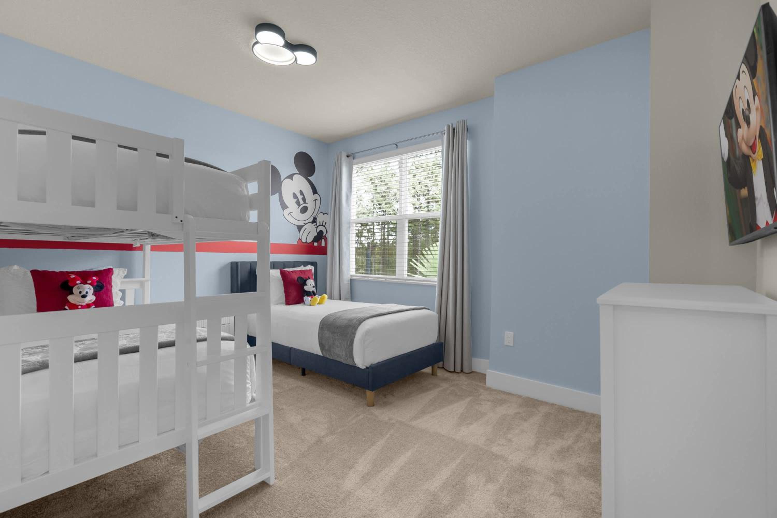 Upstay - Townhouse with Private Pool and Foosball