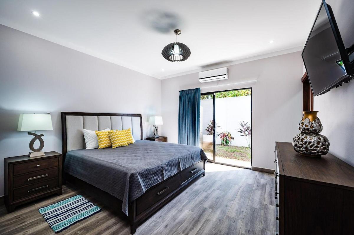 Private Pool Villa, 5min Walk to Beach & Dining
