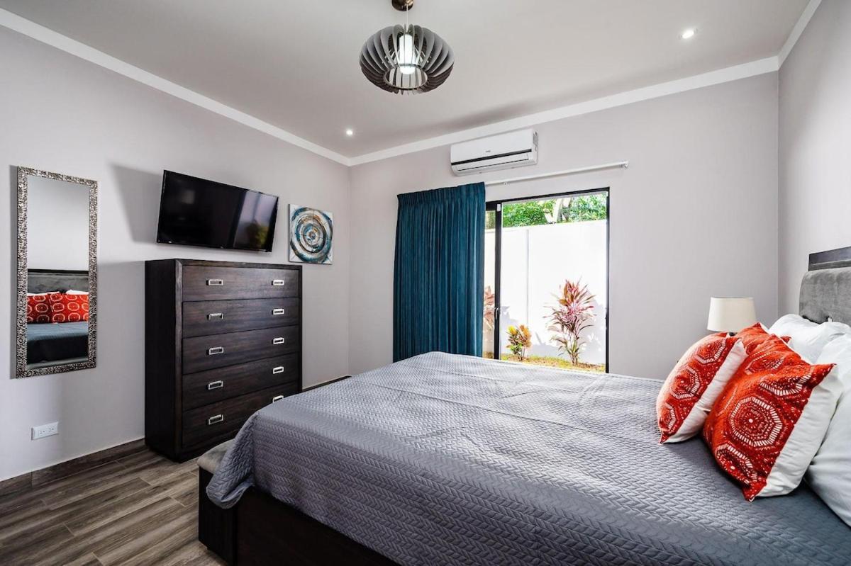 Private Pool Villa, 5min Walk to Beach & Dining